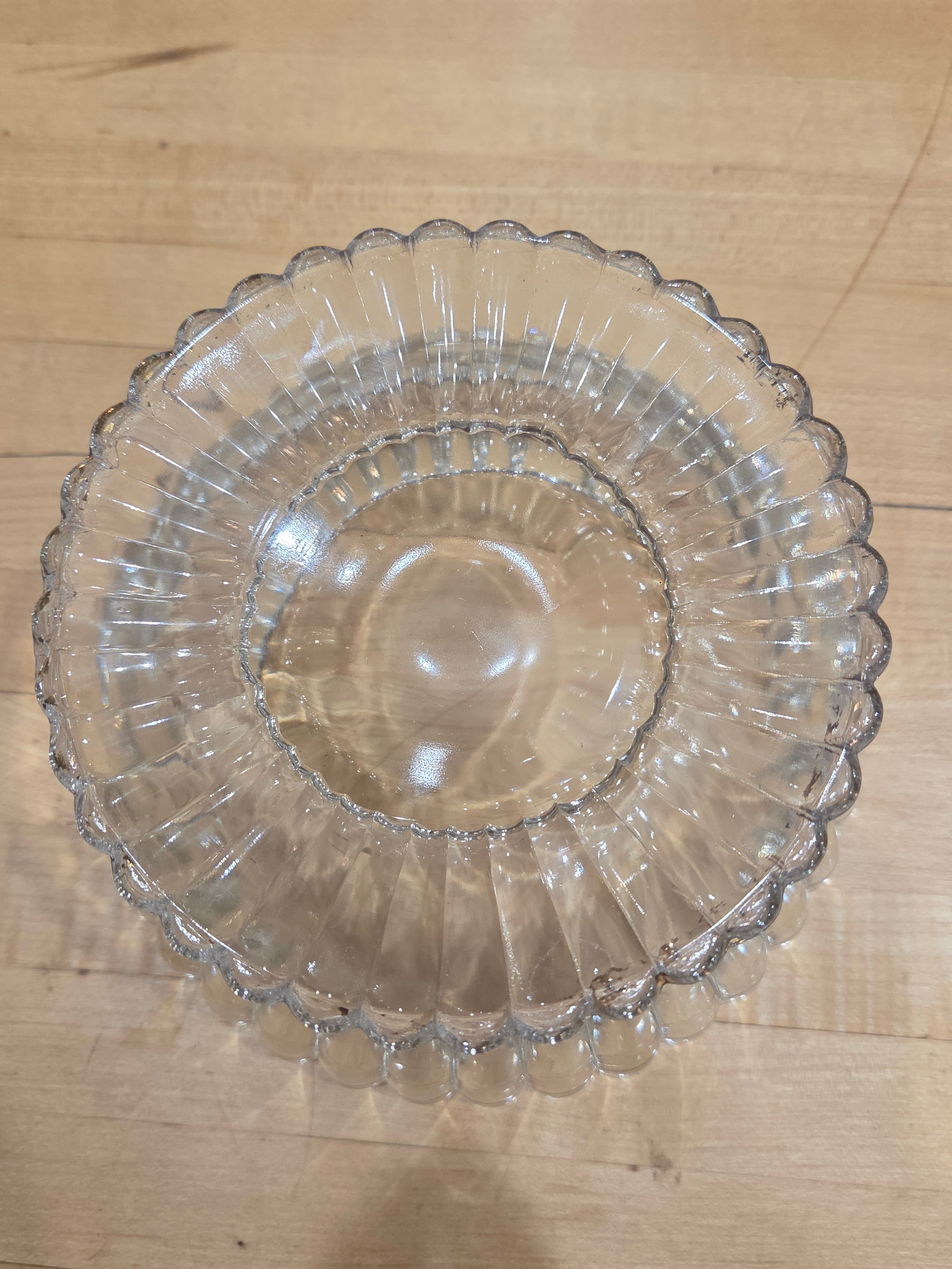 Vintage Glass Serving Bowl with Scalloped Edge - Thumbnail 5
