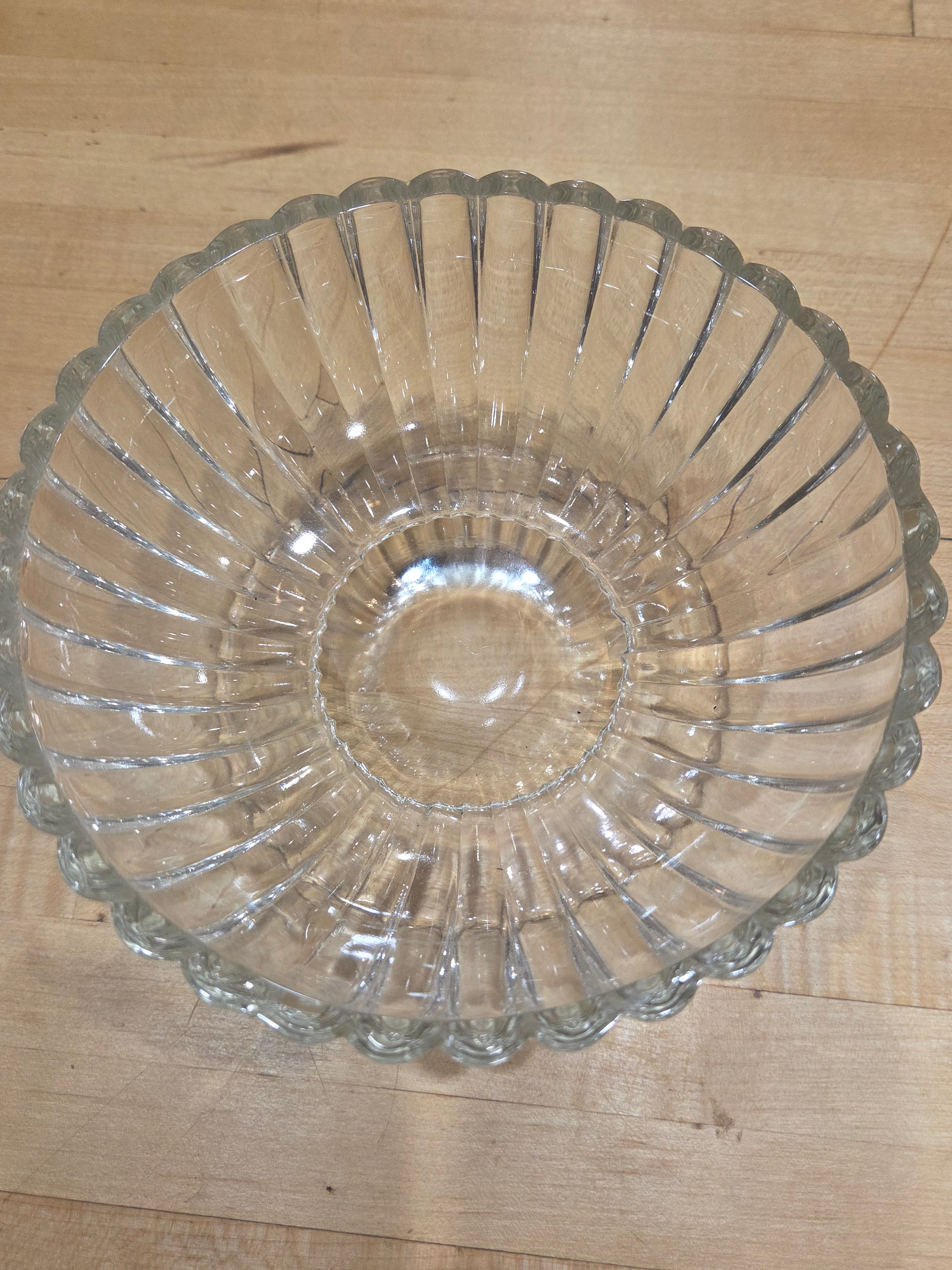 Vintage Glass Serving Bowl with Scalloped Edge - Thumbnail 4