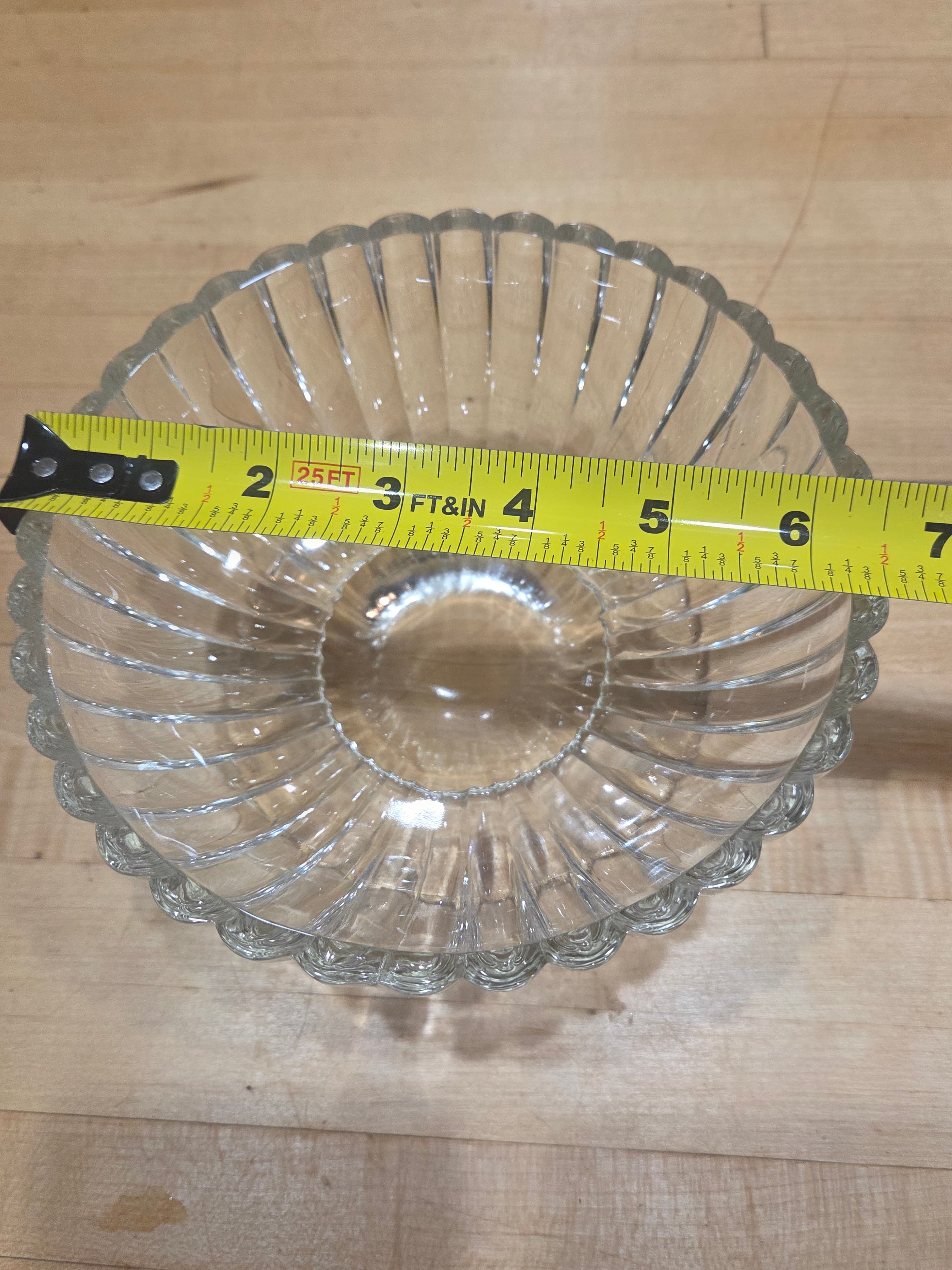 Vintage Glass Serving Bowl with Scalloped Edge - Thumbnail 9