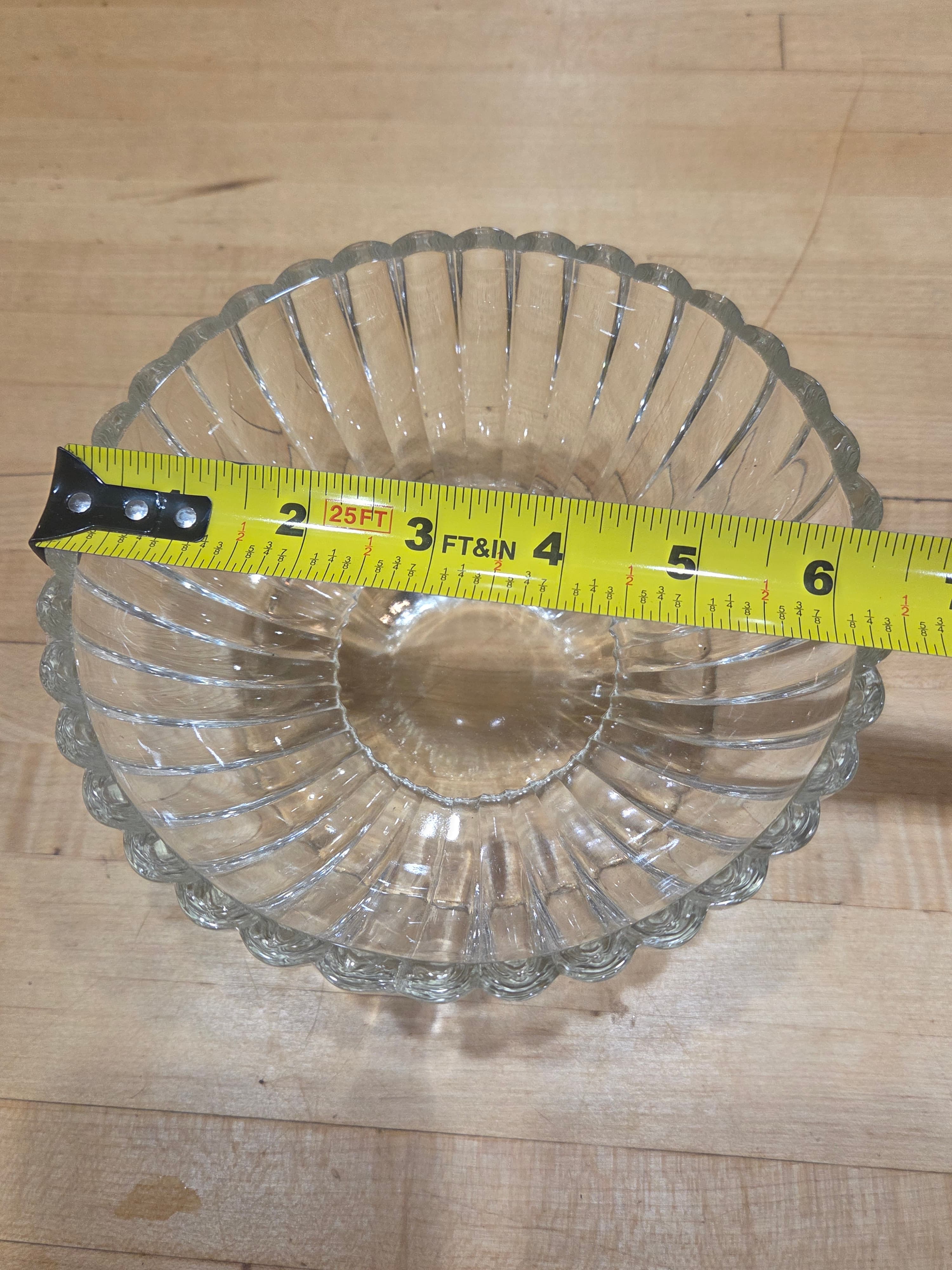 Vintage Glass Serving Bowl with Scalloped Edge - Thumbnail 8