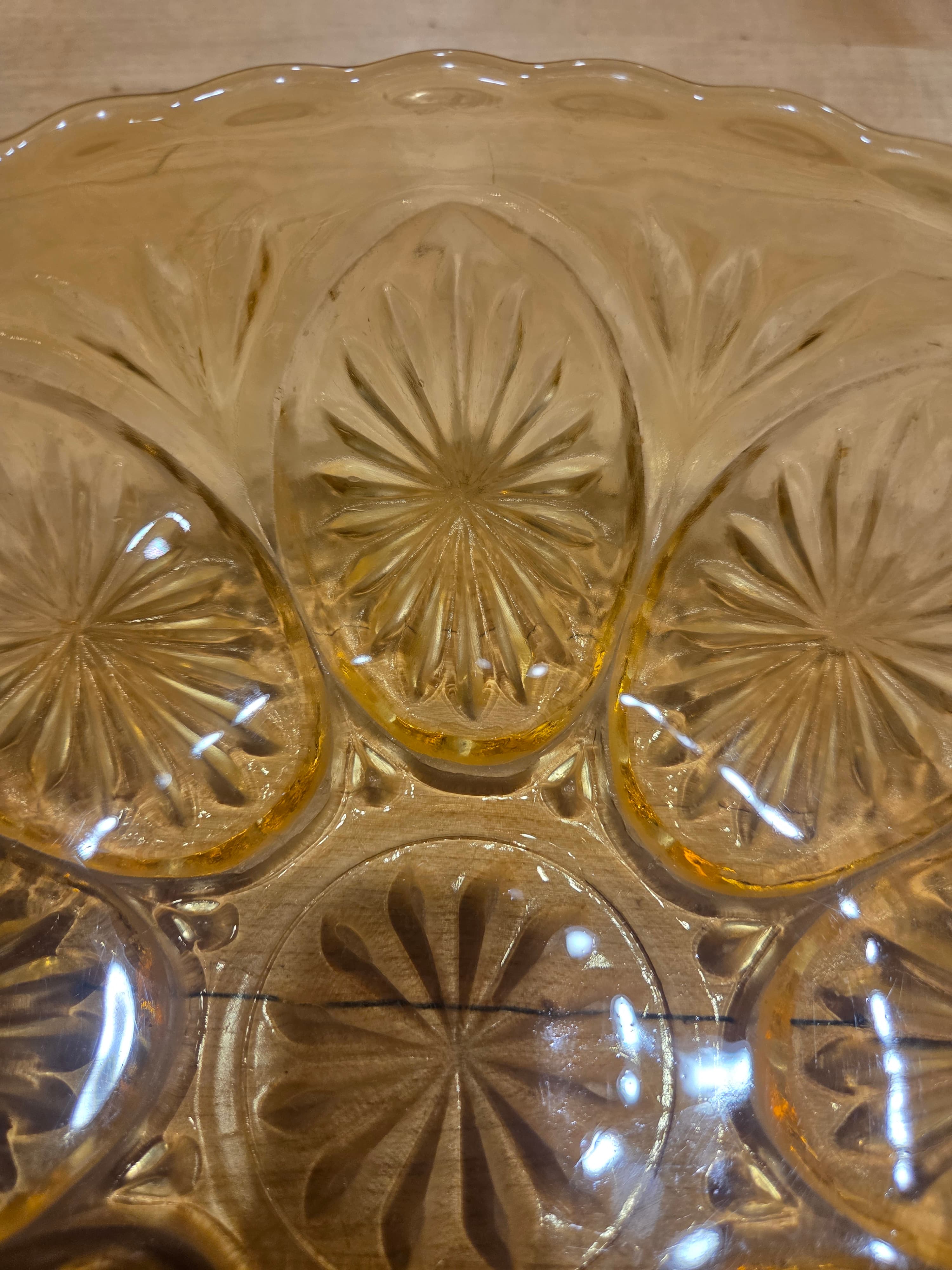 Vintage Anchor Hocking Honey Gold Medallion Glass Serving Bowl 8" Amber Star - Thumbnail 5