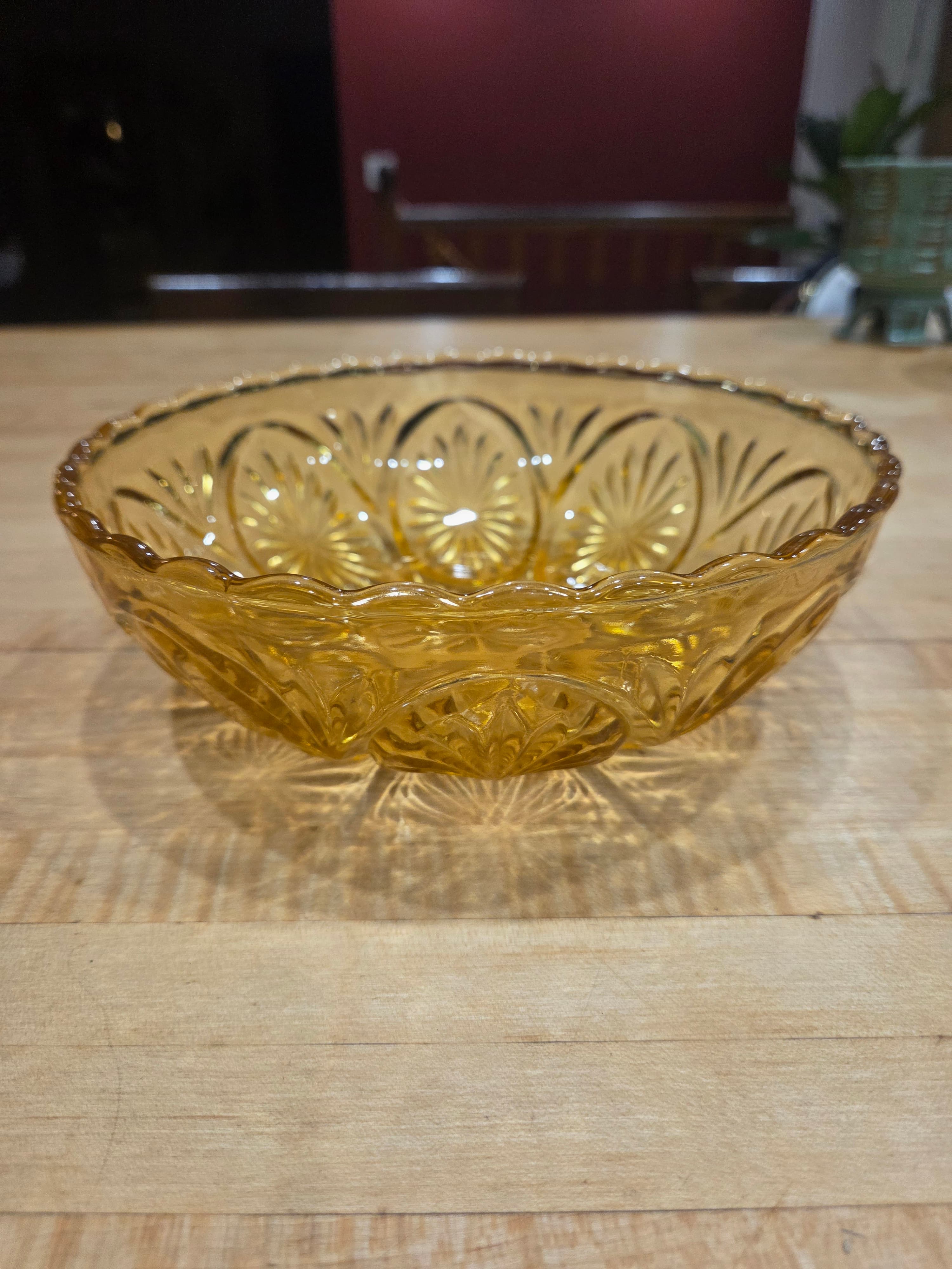 Vintage Anchor Hocking Honey Gold Medallion Glass Serving Bowl 8" Amber Star