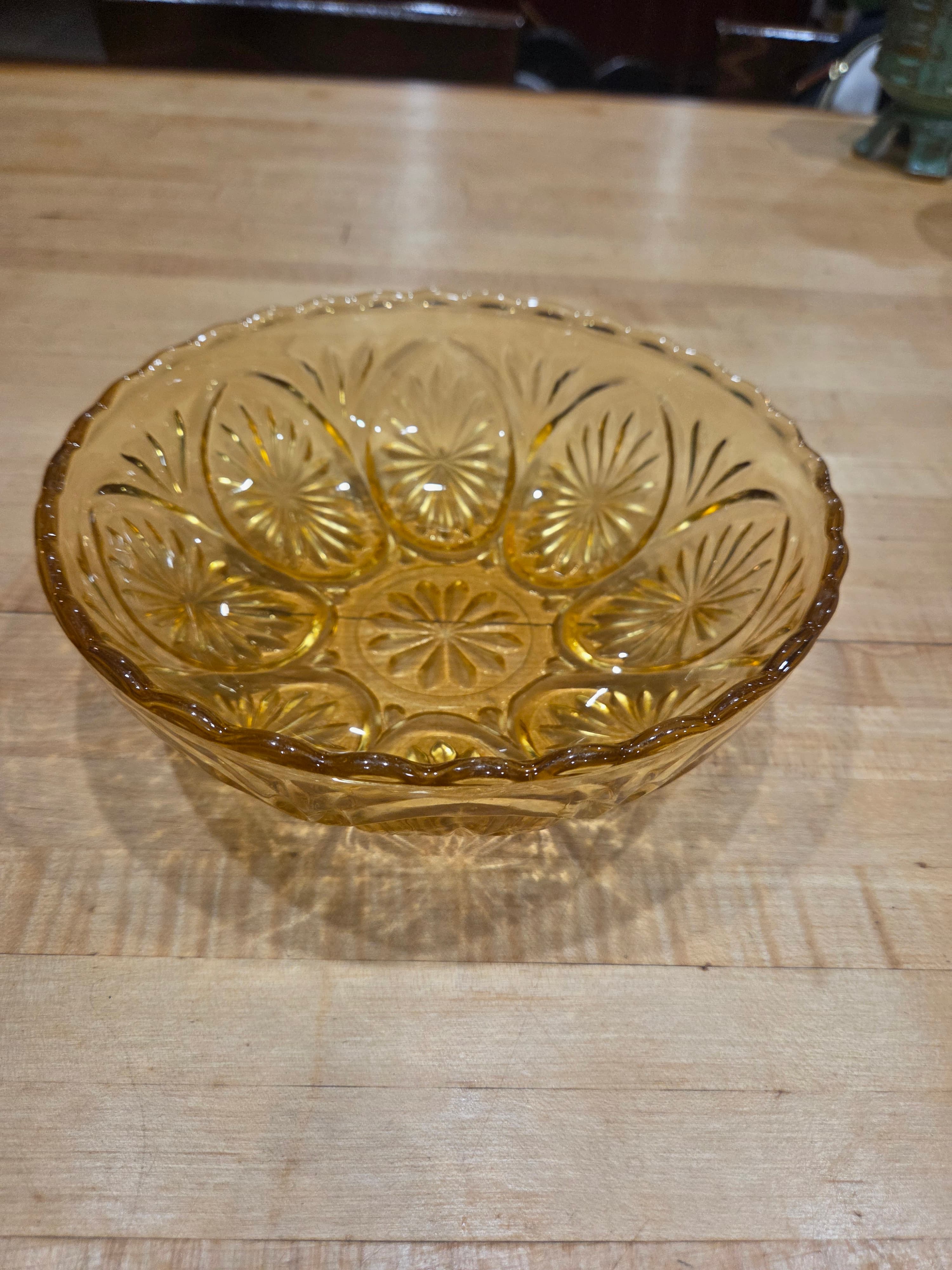Vintage Anchor Hocking Honey Gold Medallion Glass Serving Bowl 8" Amber Star - Thumbnail 2