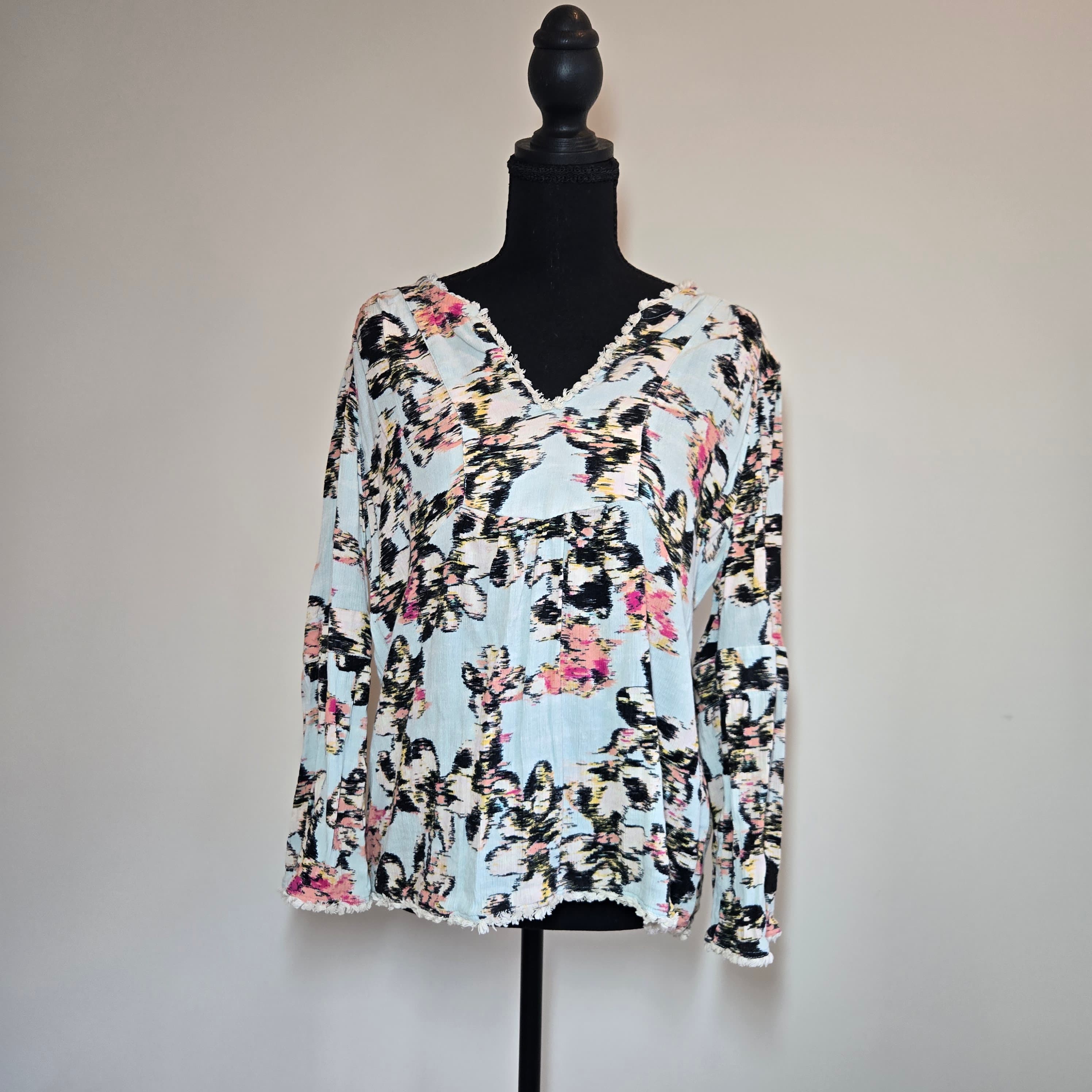 Floral Print Blouse with Frayed Edges Size M