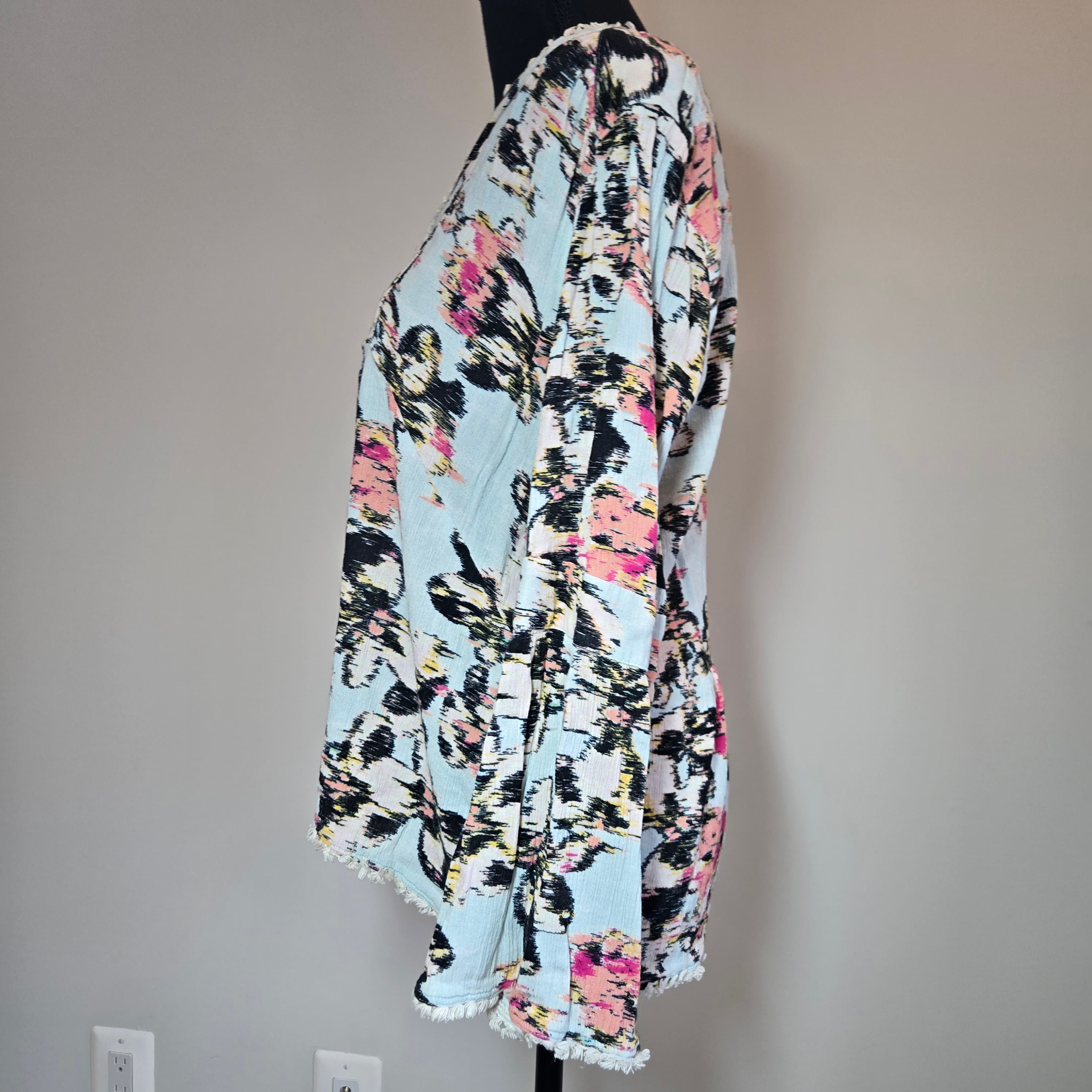 Floral Print Blouse with Frayed Edges Size M - Thumbnail 11