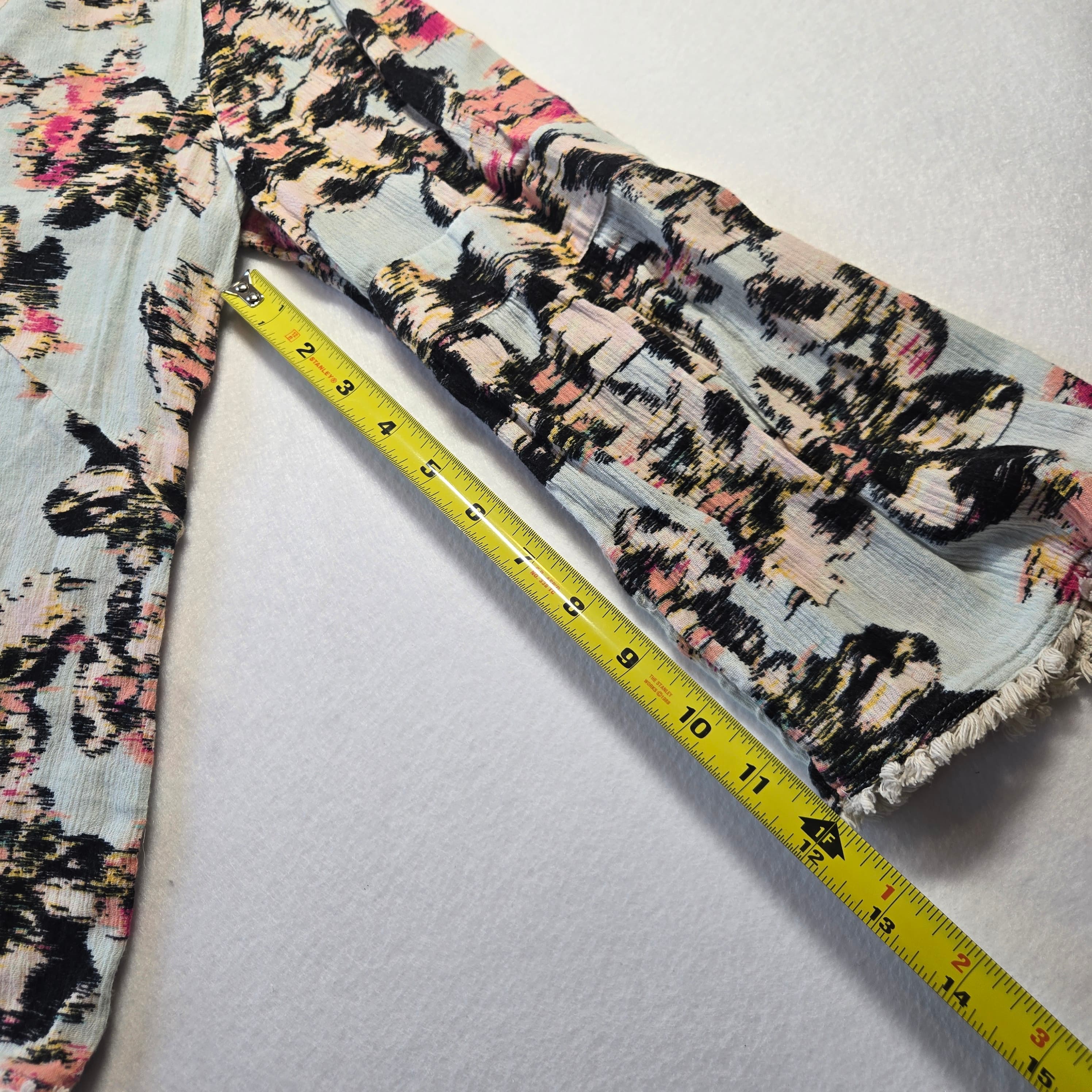 Floral Print Blouse with Frayed Edges Size M - Thumbnail 4