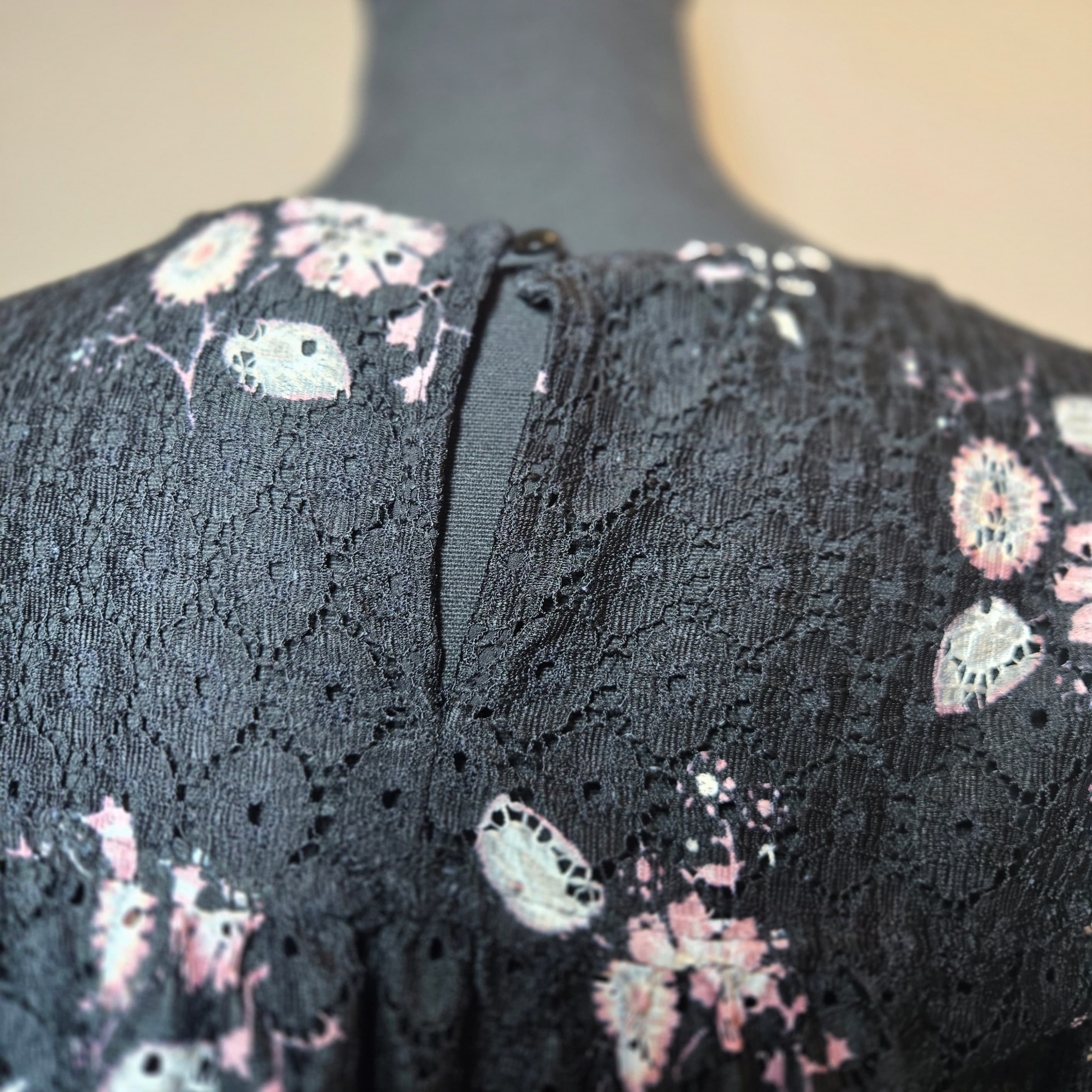 LOFT Floral Lace Top Black Size S - Thumbnail 9