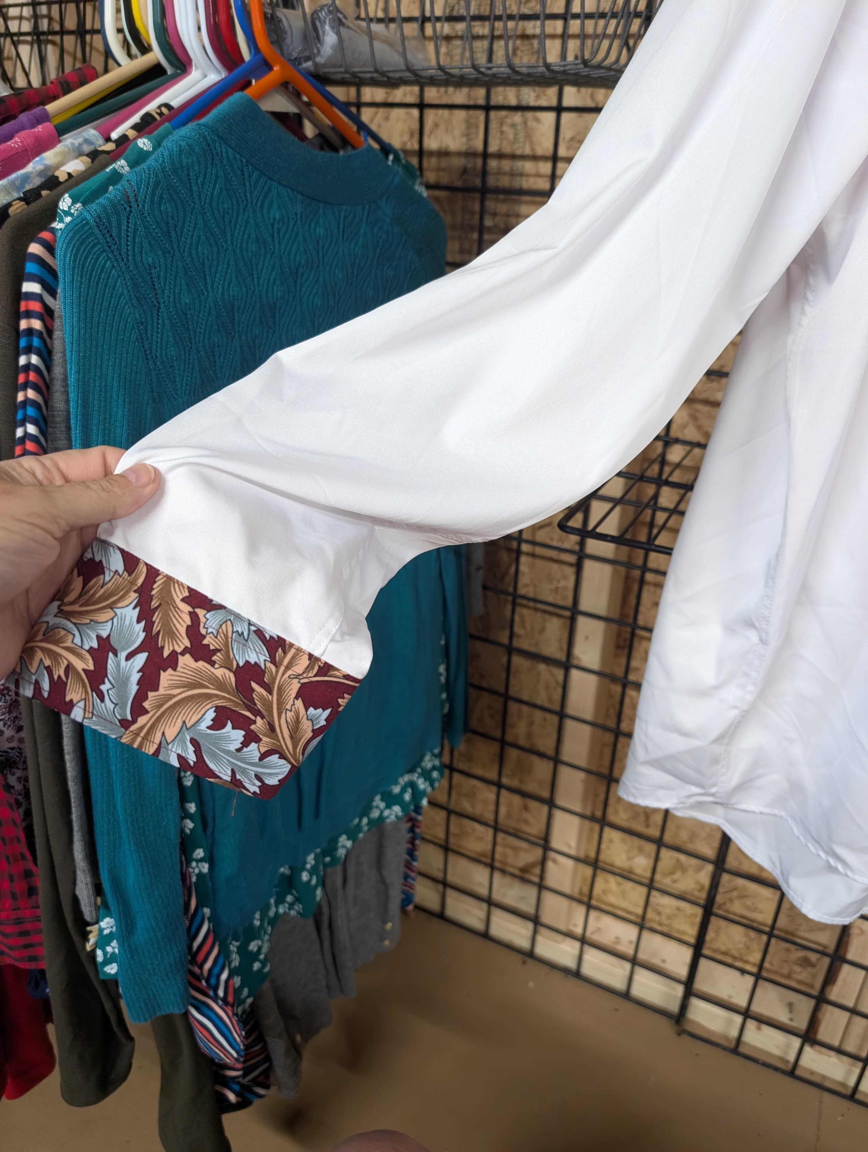Lady's 2XL White Shirt with Floral Accents - Thumbnail 2