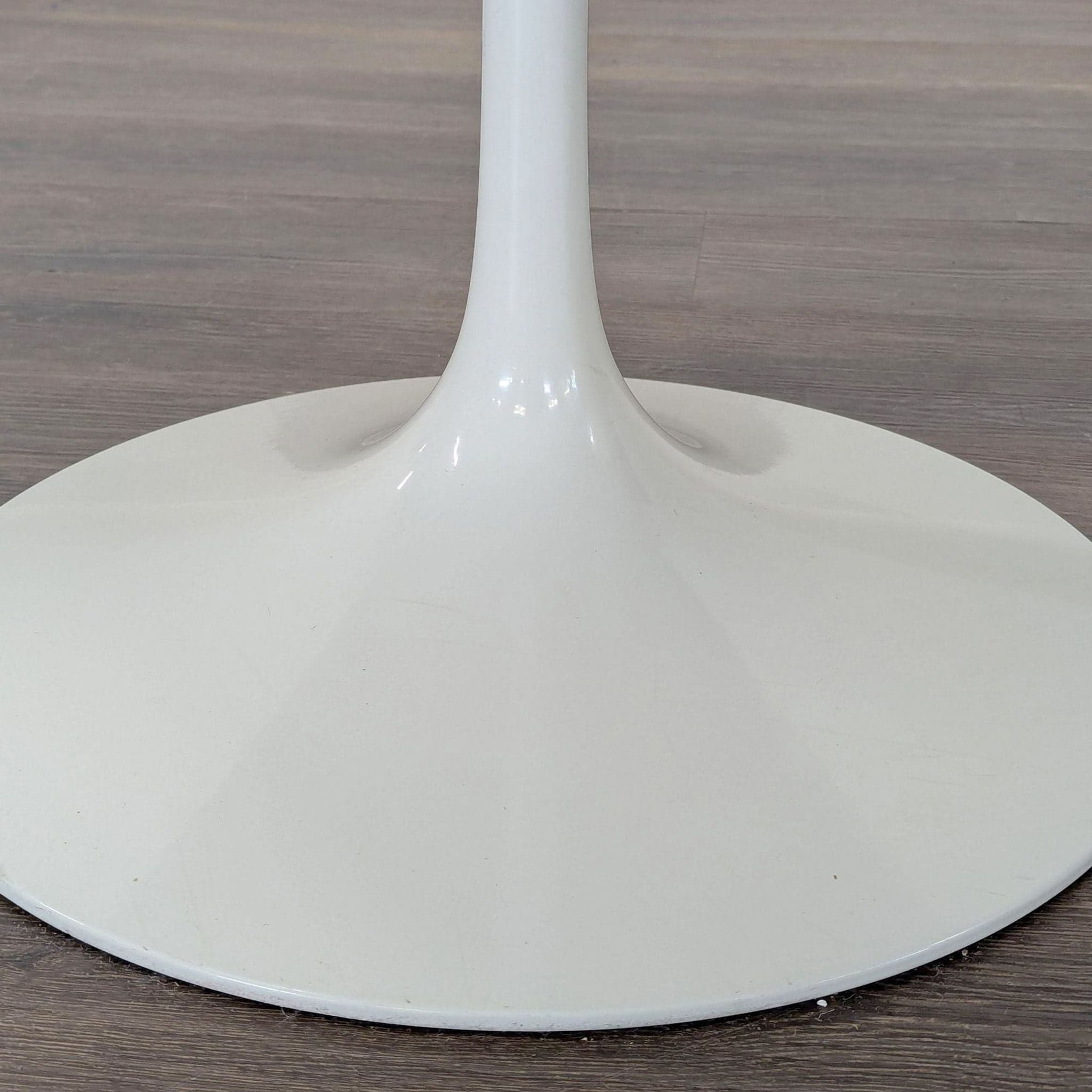 Knoll Saarinen Dining Table - Thumbnail 5