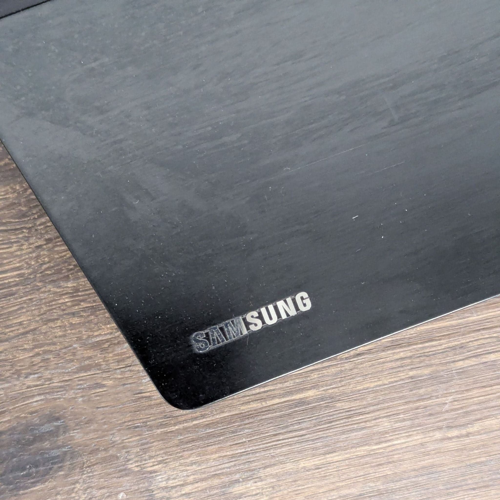 Samsung Curved LED TV – Sleek Design with Modern Stand - Thumbnail 6