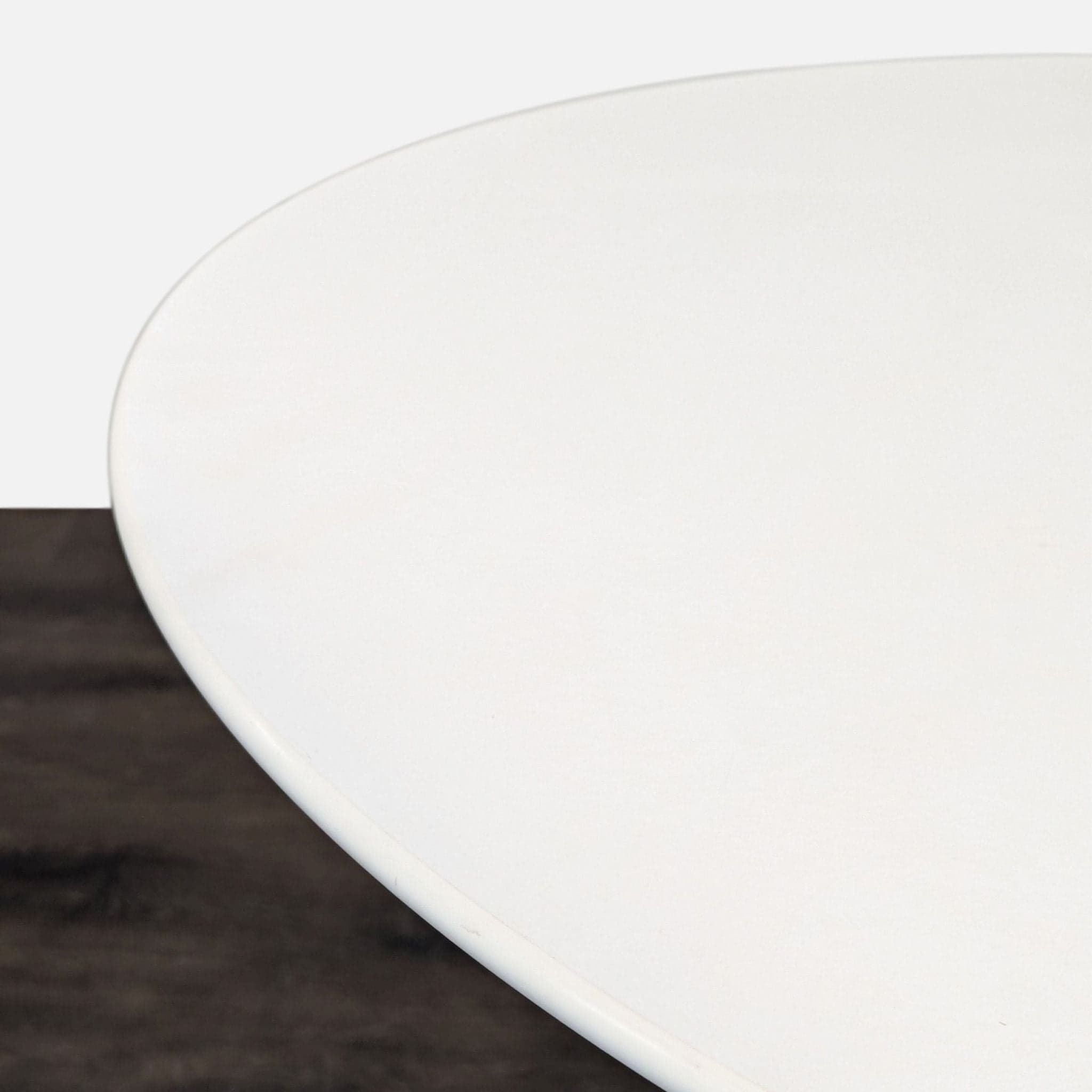 Knoll Saarinen Dining Table - Thumbnail 4