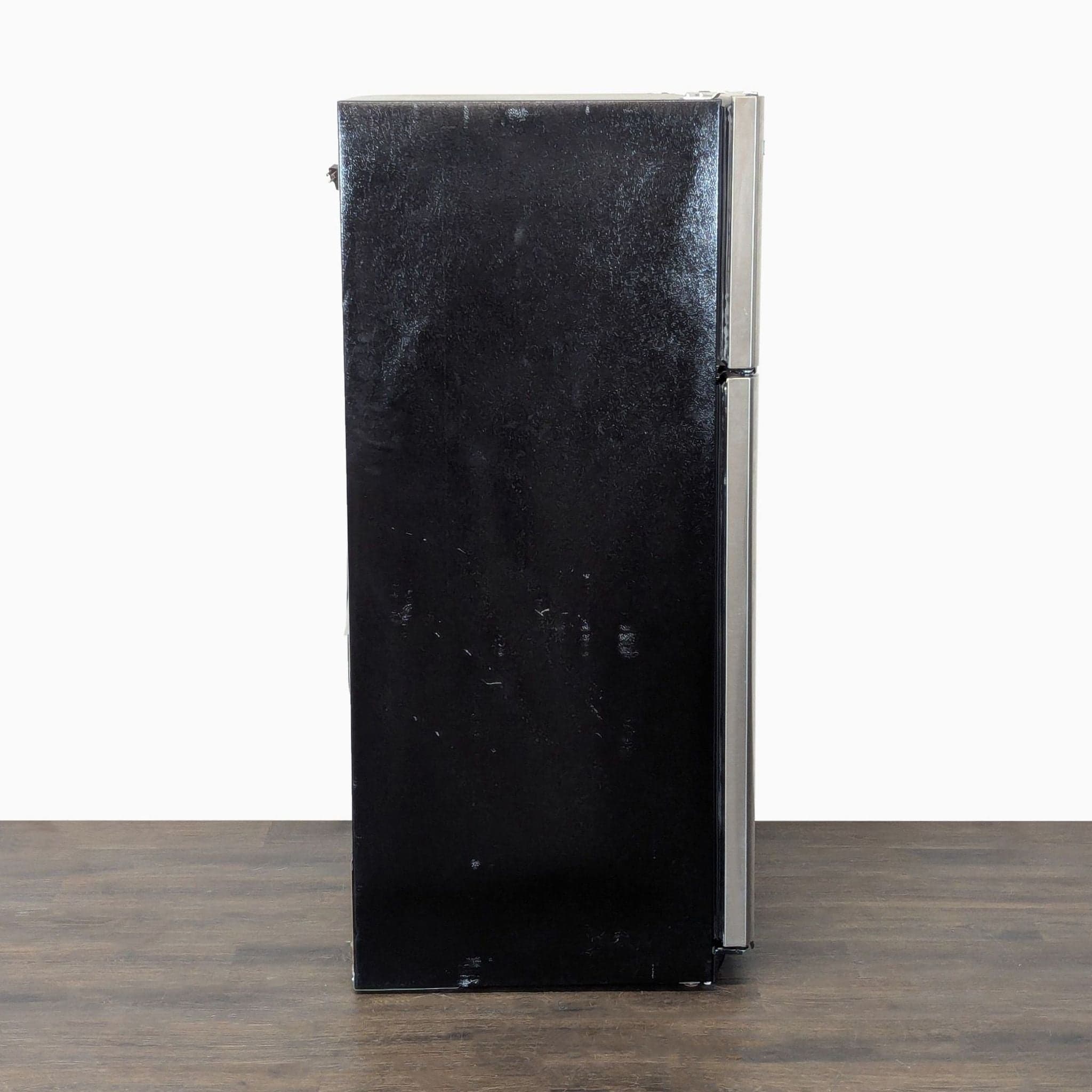 Frigidaire Stainless Steel Top Freezer Refrigerator - Thumbnail 5