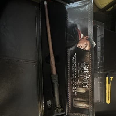 The Noble Collection Harry Potter Wand with Illuminating Tip Collectible - Thumbnail 3