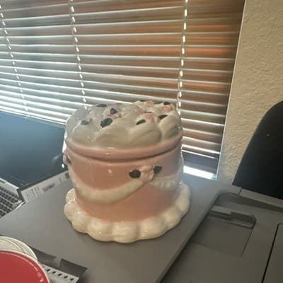 Ceramic Cake-Shaped Jar Candle, Pink & White, Two Wicks, Lid Included - Thumbnail 2