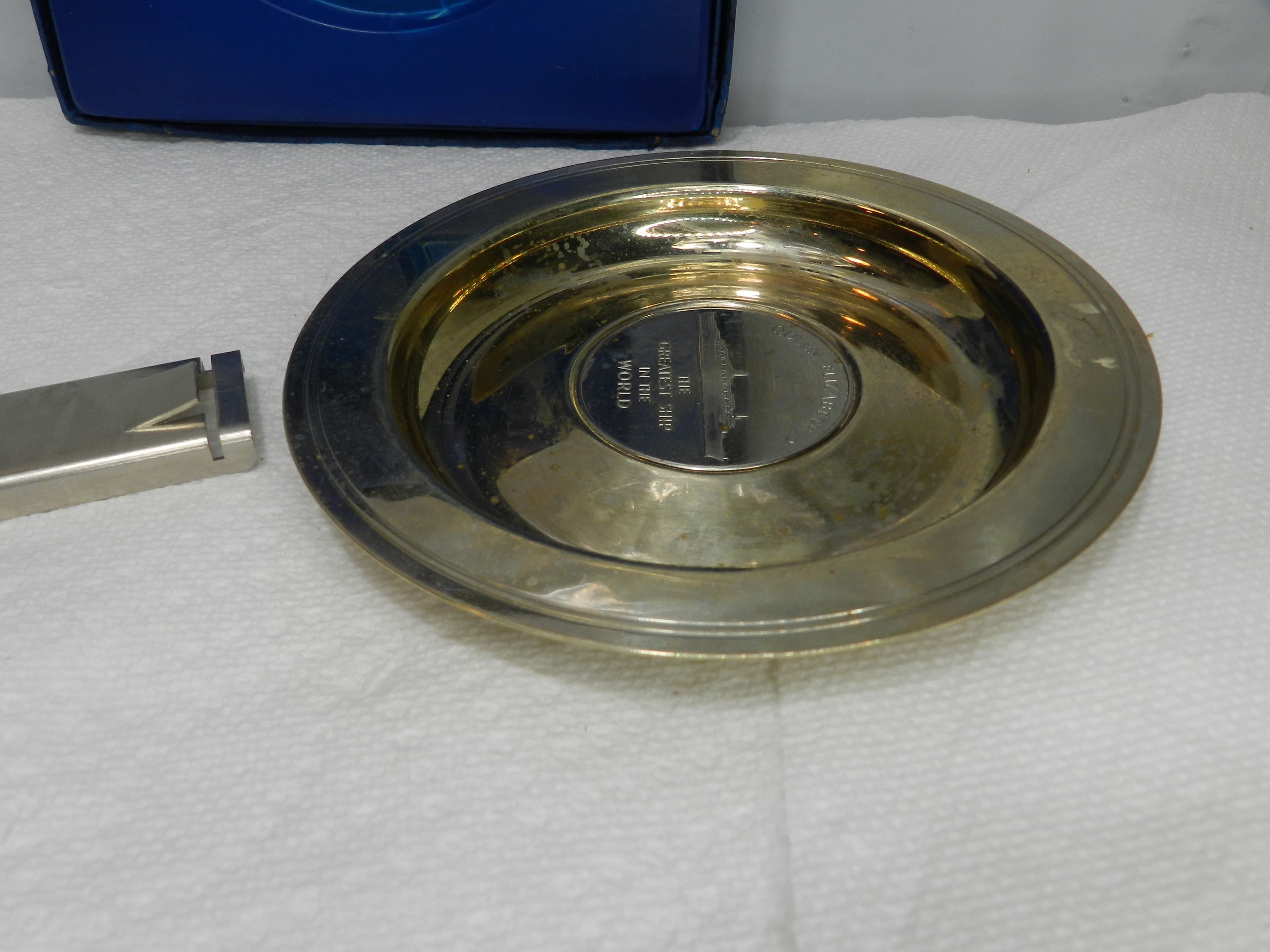 VTG Queen Elizabeth 2 Bronze Plate "The Greatest Ship in the World"  (M96S) - Thumbnail 4