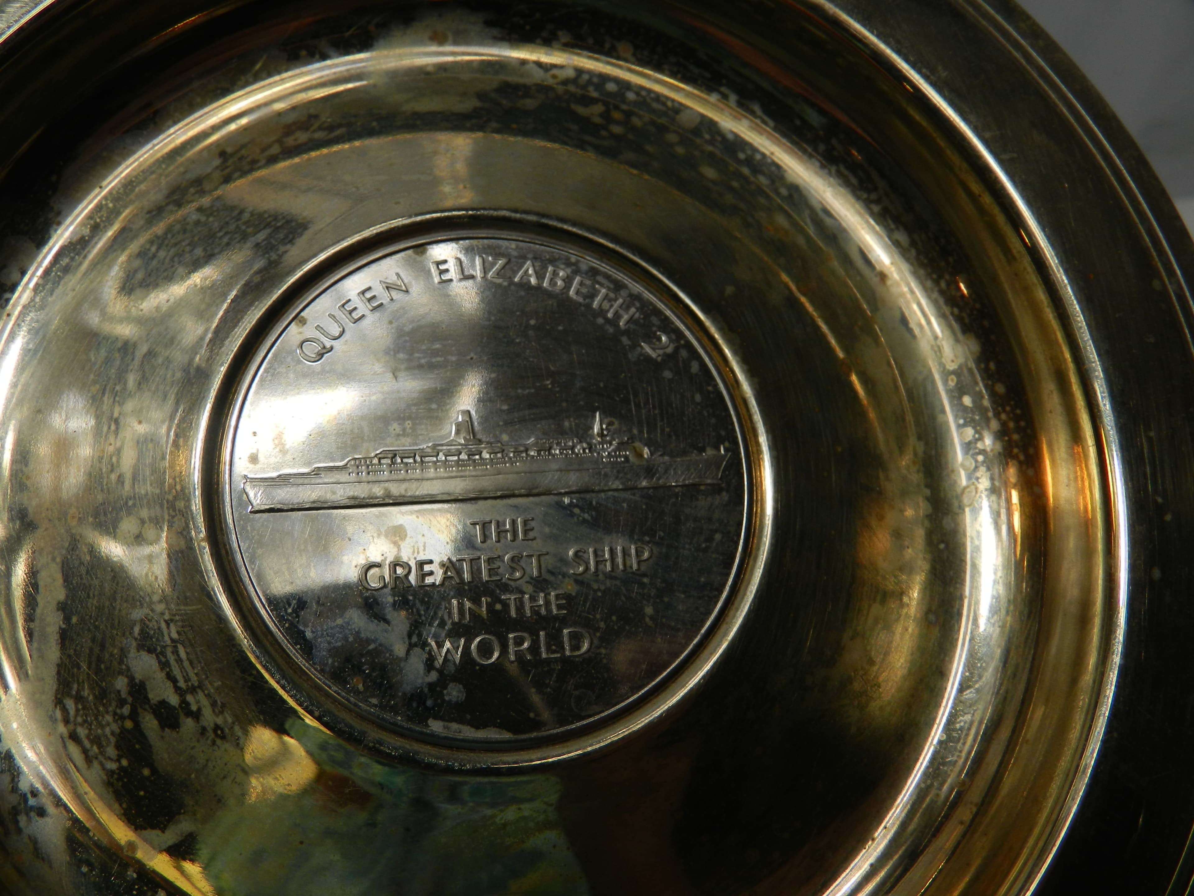 VTG Queen Elizabeth 2 Bronze Plate "The Greatest Ship in the World"  (M96S) - Thumbnail 6