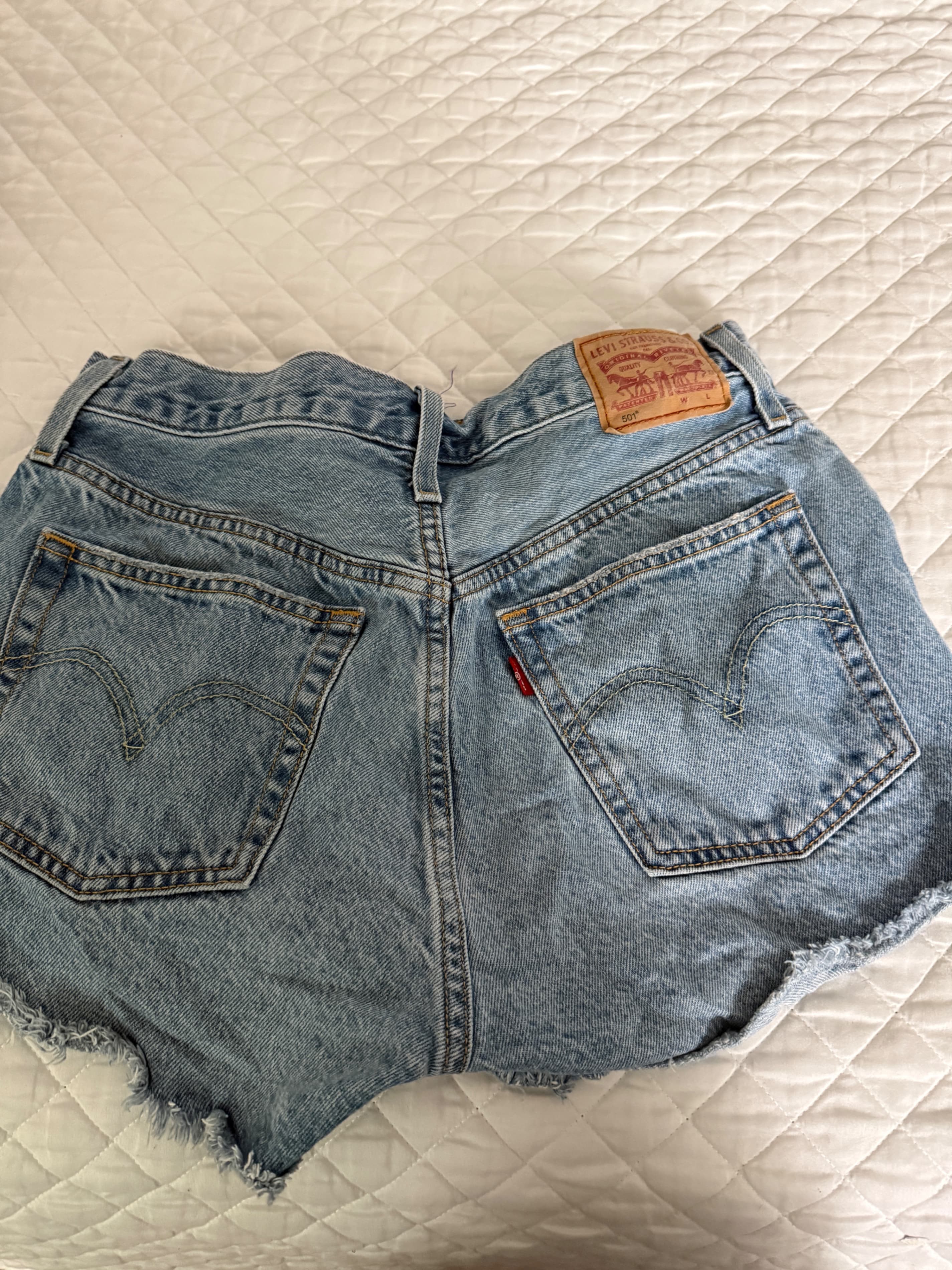 Levi's 501 Distressed Denim Shorts Size W28 - Thumbnail 3