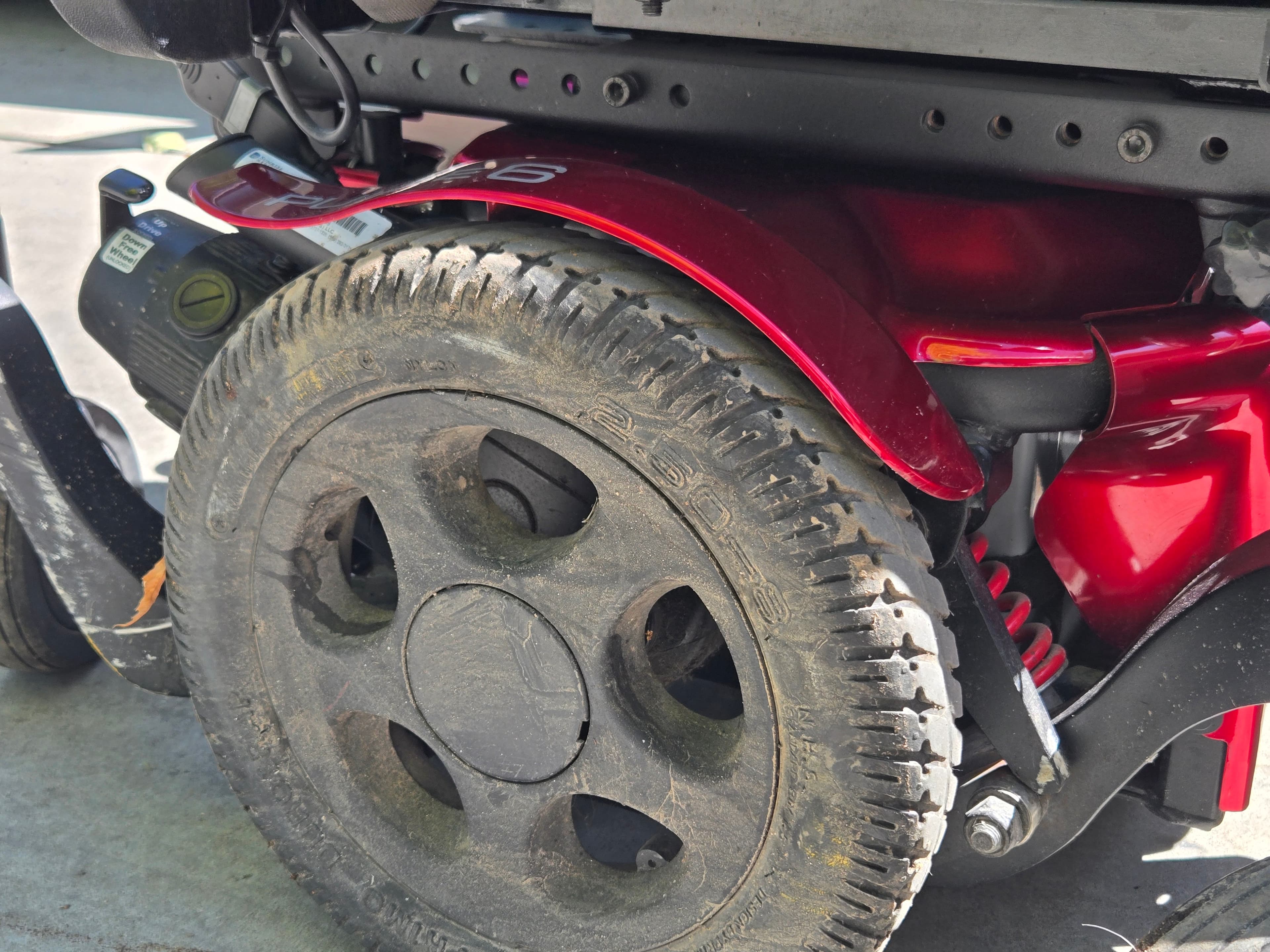 Quickie Pulse 6 Power Wheelchair - Excellent Condition, Highly Maneuverable - Thumbnail 9