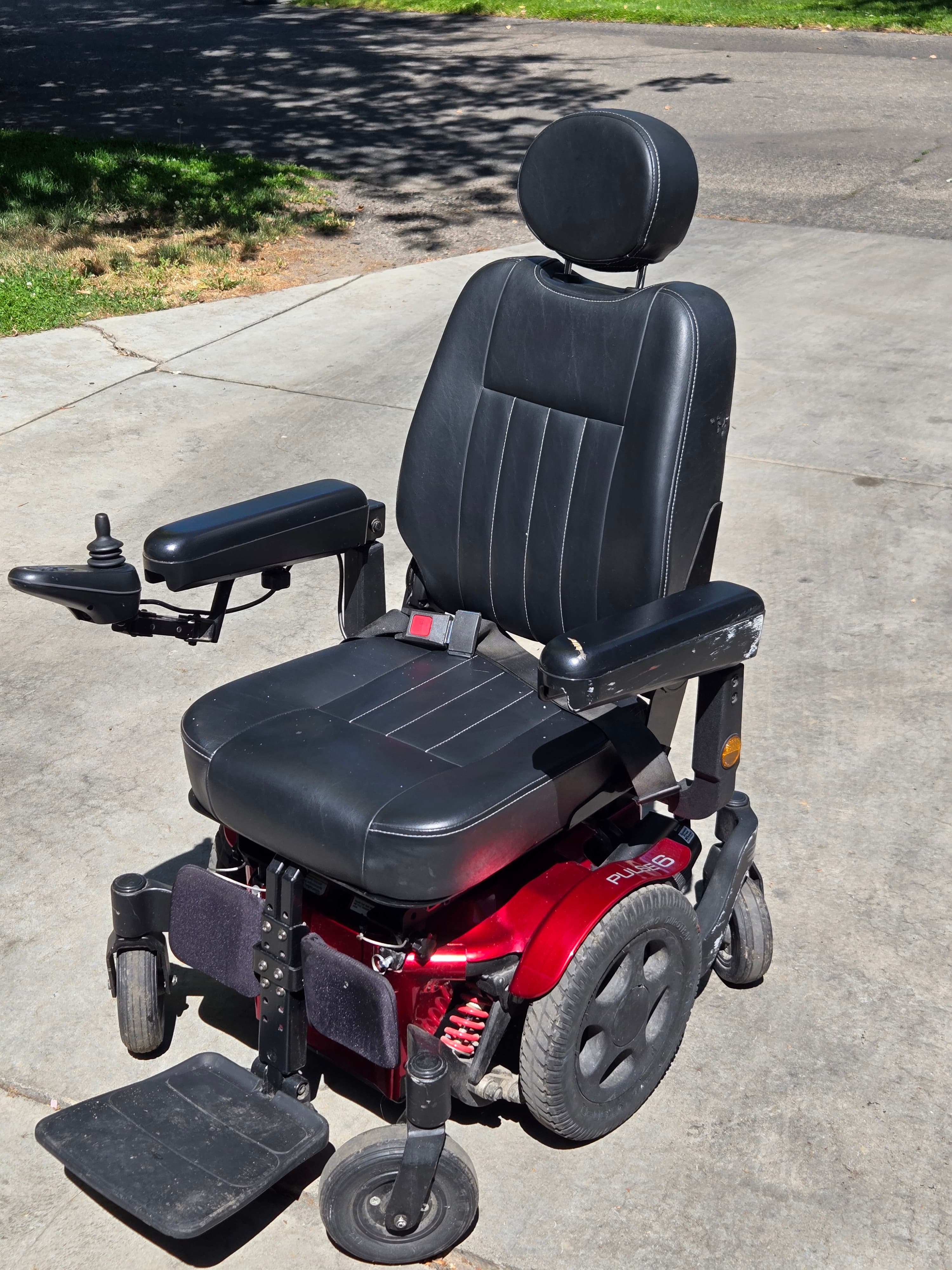 Quickie Pulse 6 Power Wheelchair - Excellent Condition, Highly Maneuverable