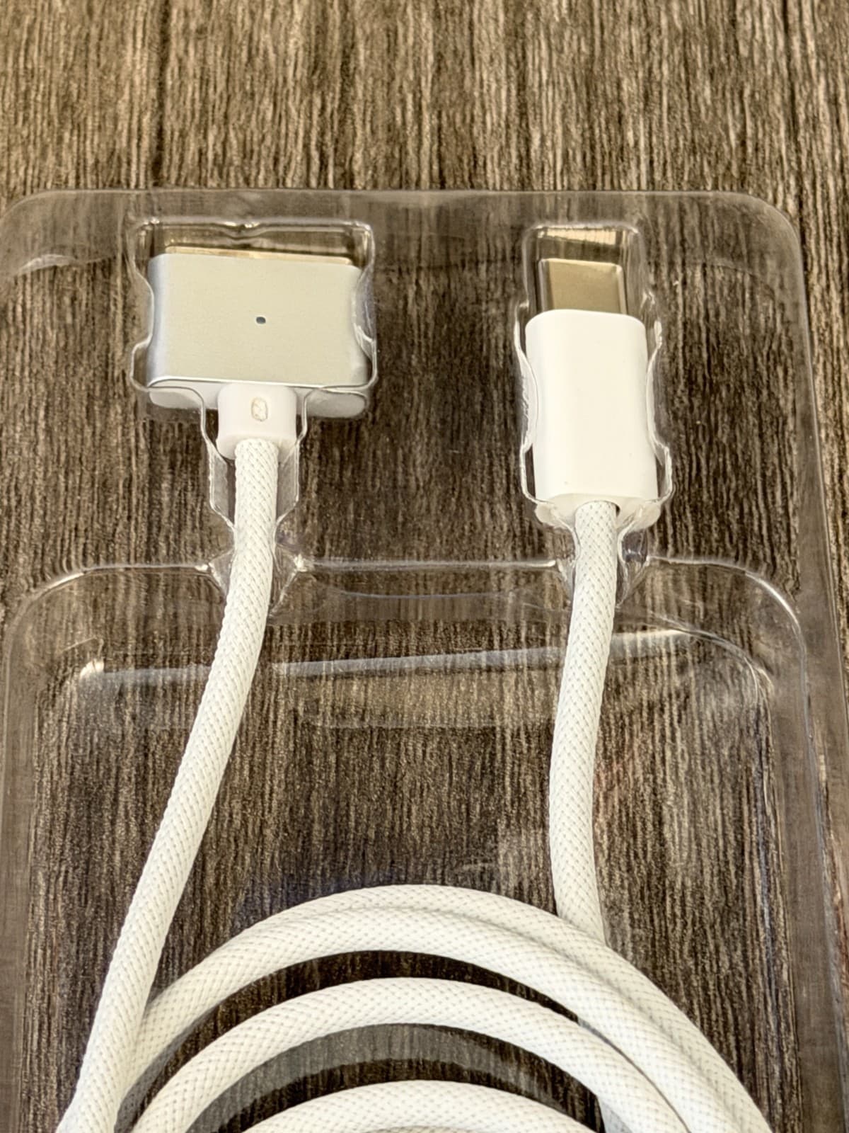 USB-C to Magnetic 3 Charging Cable 2M White for MacBook Open Box - Thumbnail 5
