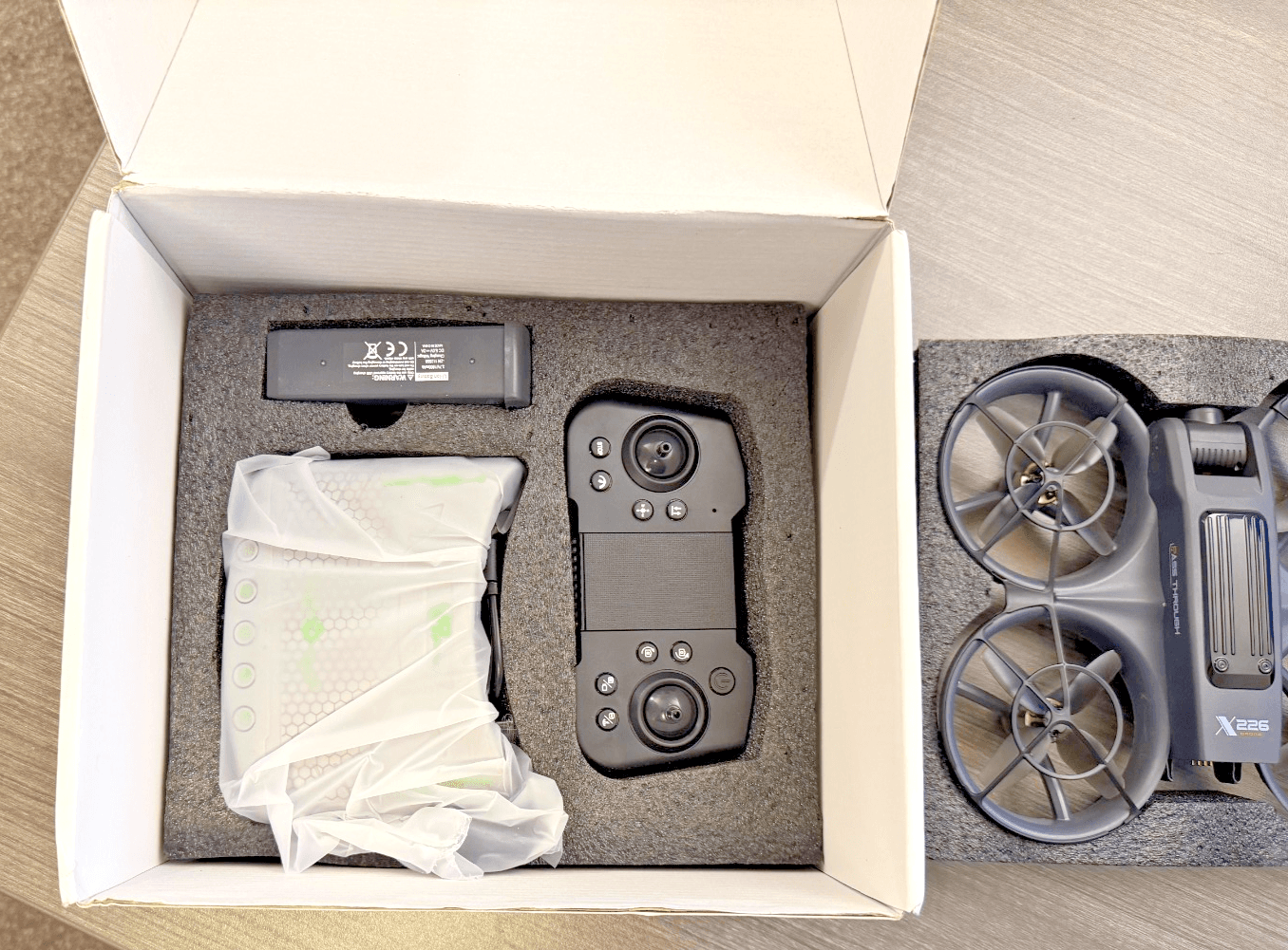 X226 VPass Through Brushless FPV Camera Drone VR Goggles Remote Open Box - Thumbnail 7