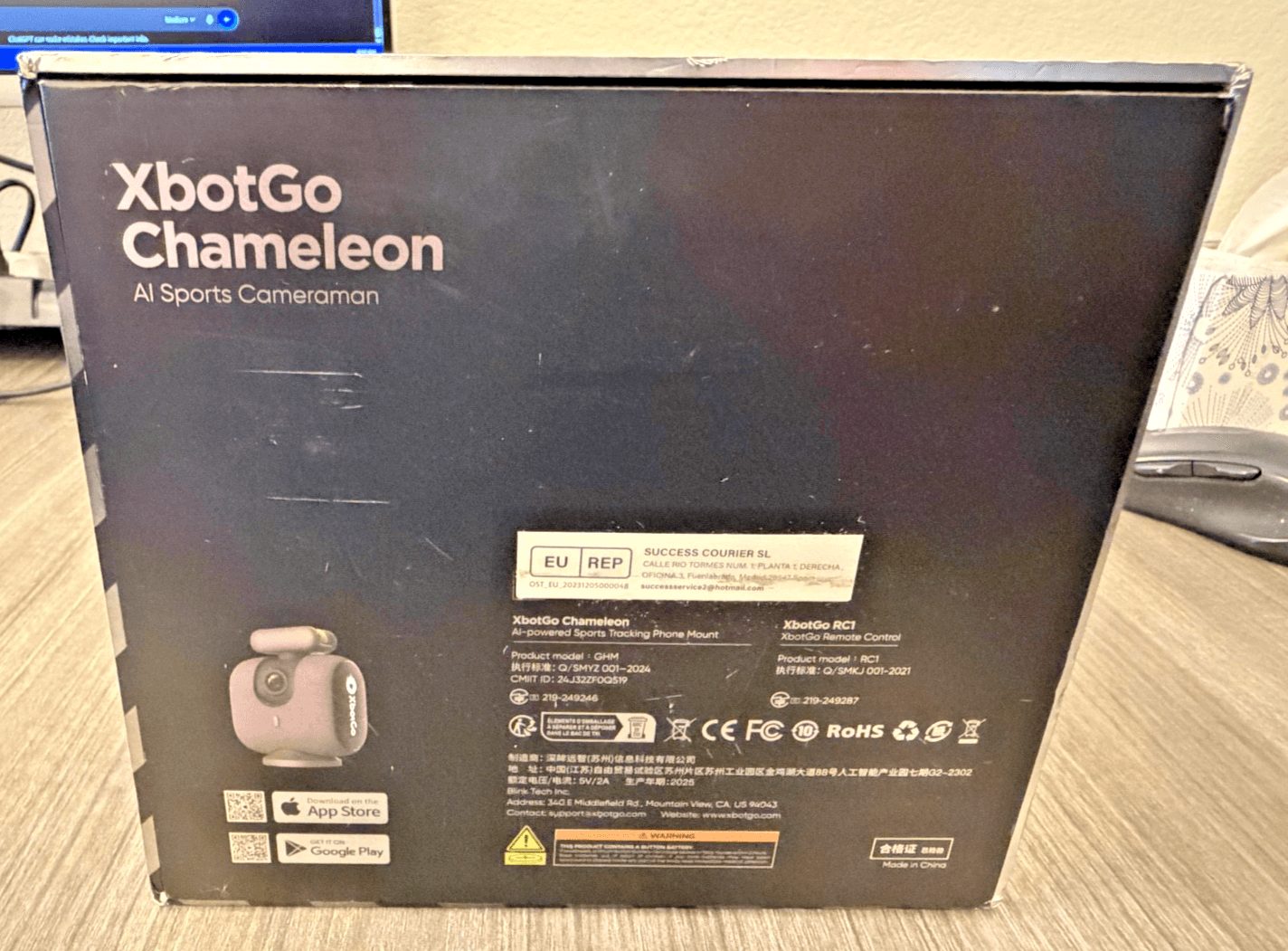 XbotGo Chameleon AI Sports Cameraman Phone Mount Remote Open Box - Thumbnail 3