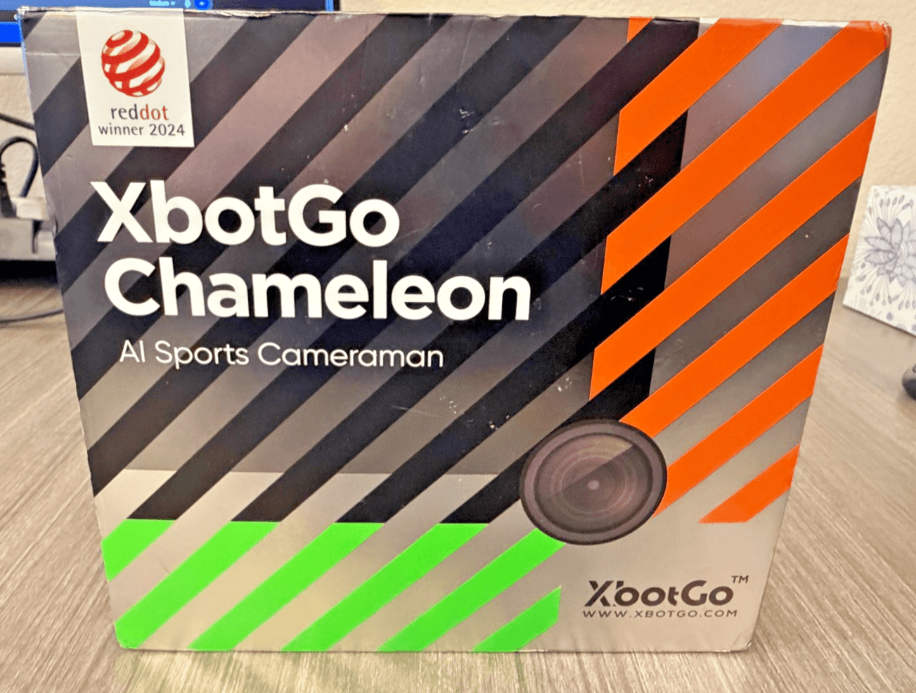 XbotGo Chameleon AI Sports Cameraman Phone Mount Remote Open Box - Thumbnail 5