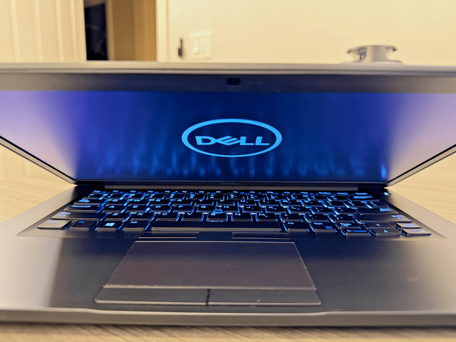 Dell Latitude 7490 14" Laptop i7-8650U 16GB RAM 512GB SSD Windows 11 - Thumbnail 4