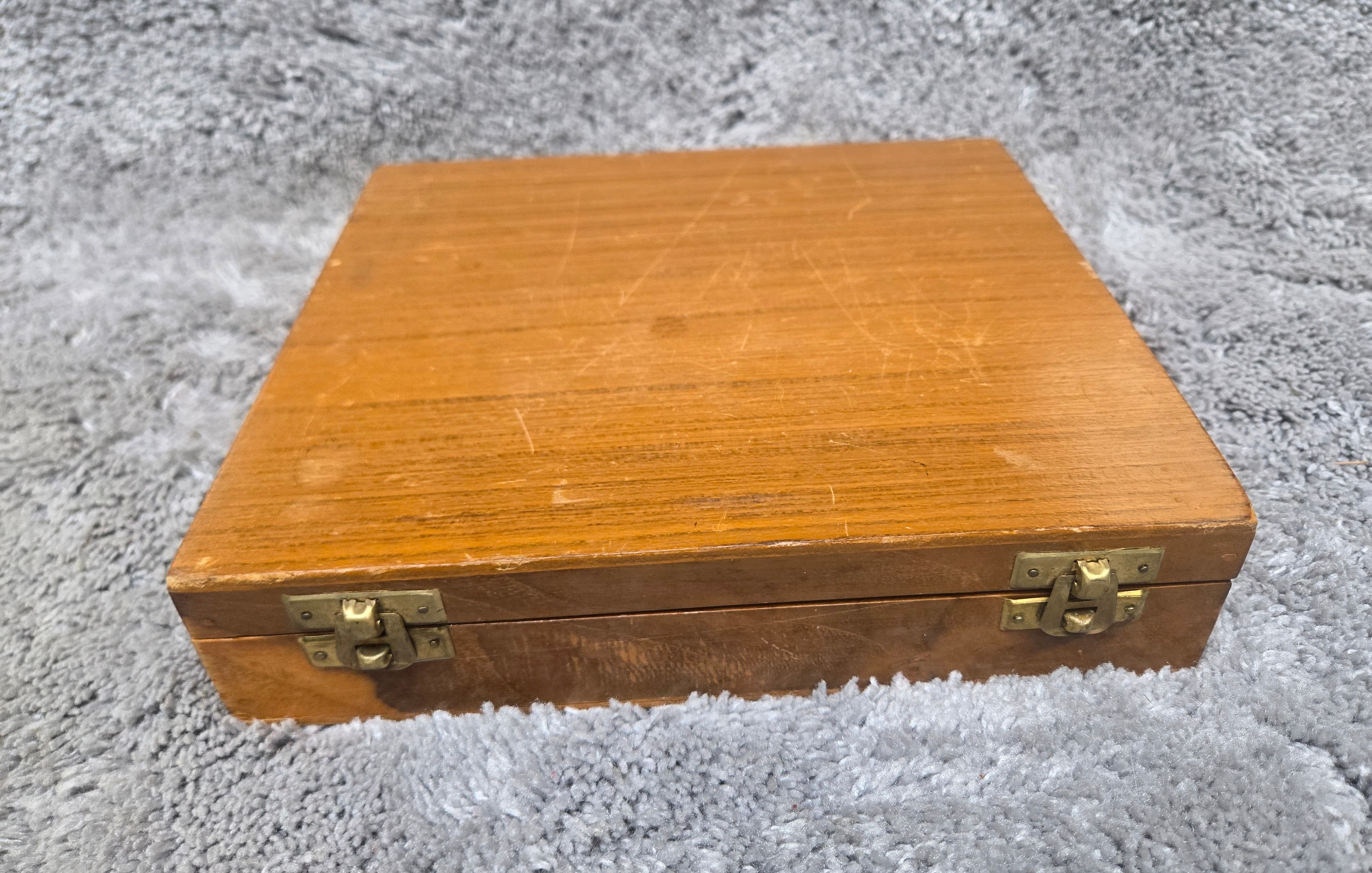 Regal Medallion Fly Tying Vise with Wooden Display Case