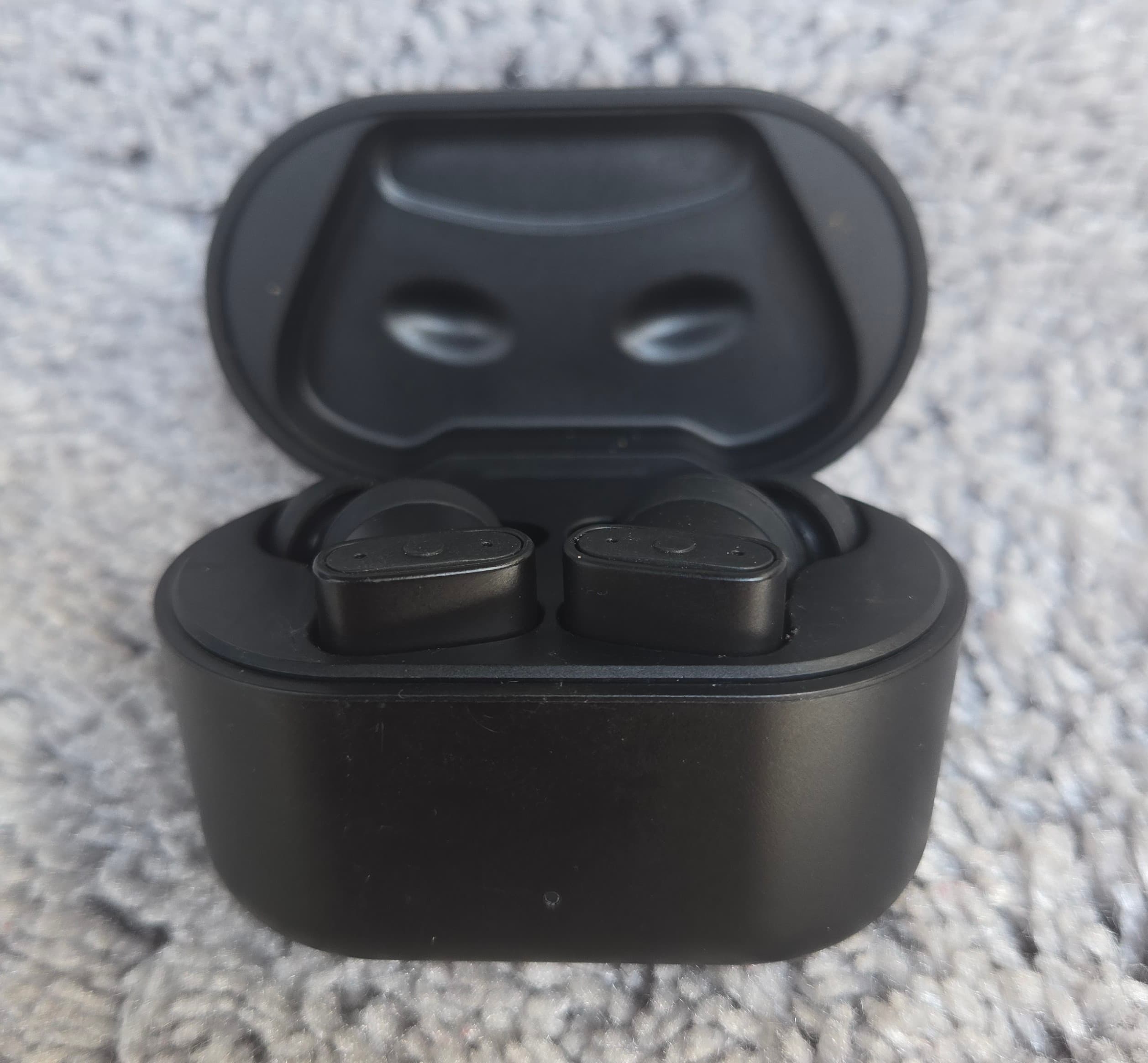 Wireless Earbuds with Charging Case - Thumbnail 5
