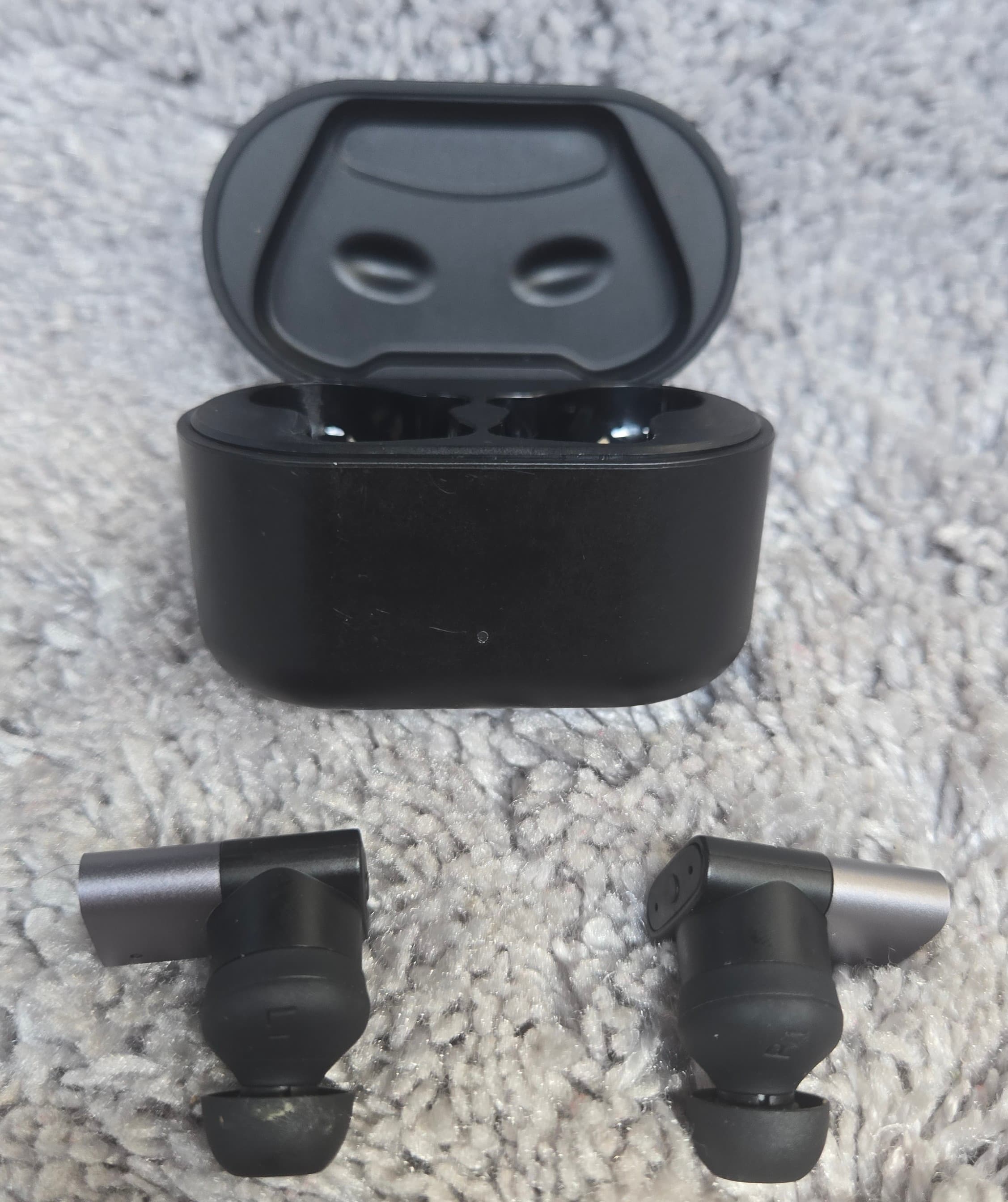 Wireless Earbuds with Charging Case - Thumbnail 3