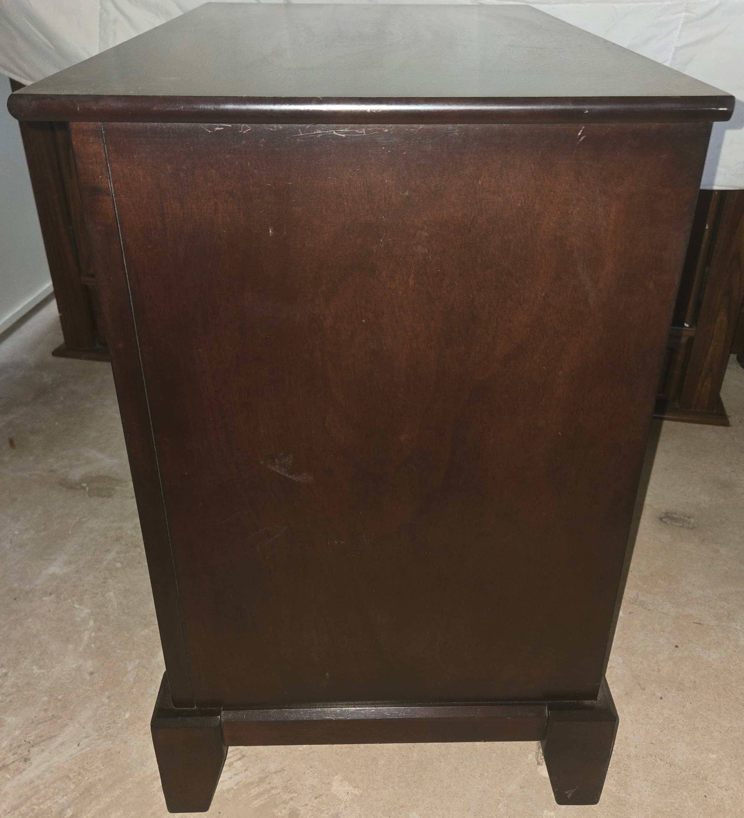 Dark Wood 3-Drawer Dresser with Round Knobs - Thumbnail 4