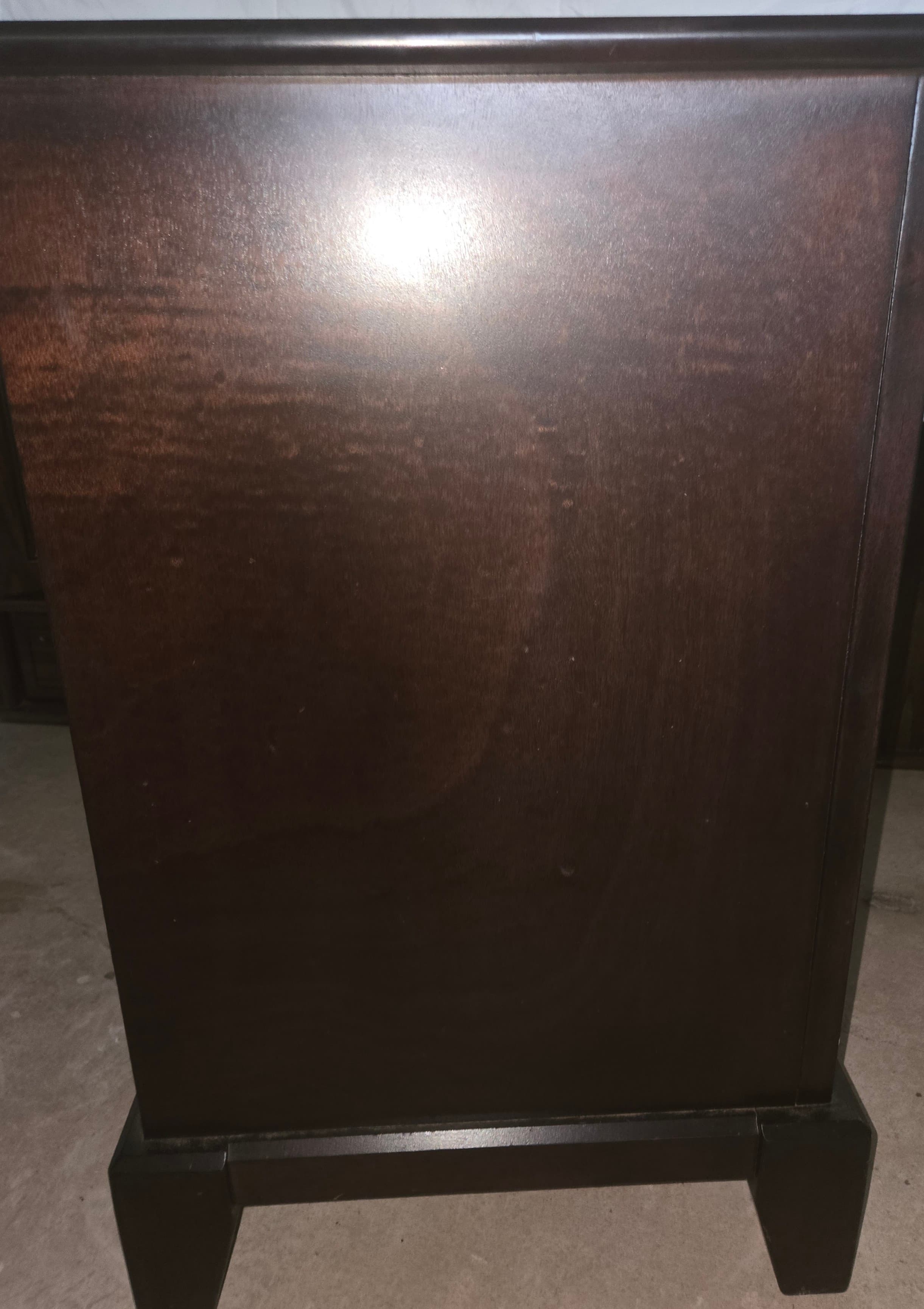 Dark Wood 3-Drawer Dresser with Round Knobs - Thumbnail 5