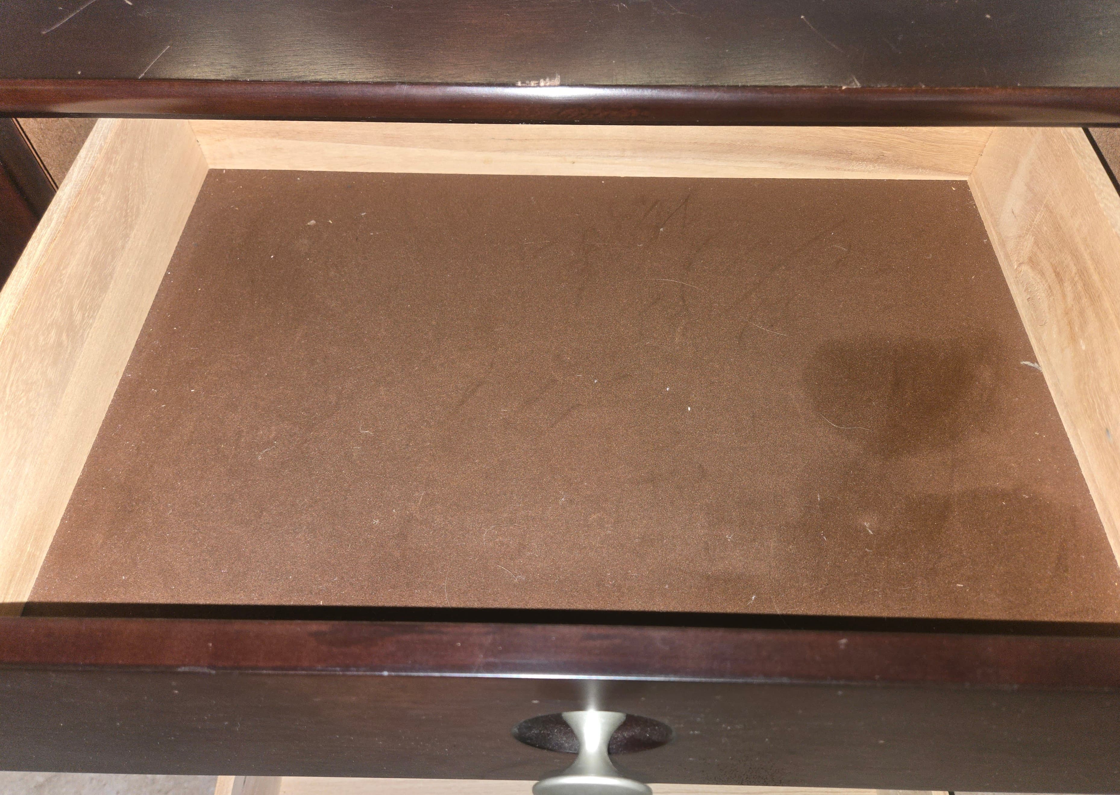 Dark Wood 3-Drawer Dresser with Round Knobs - Thumbnail 3