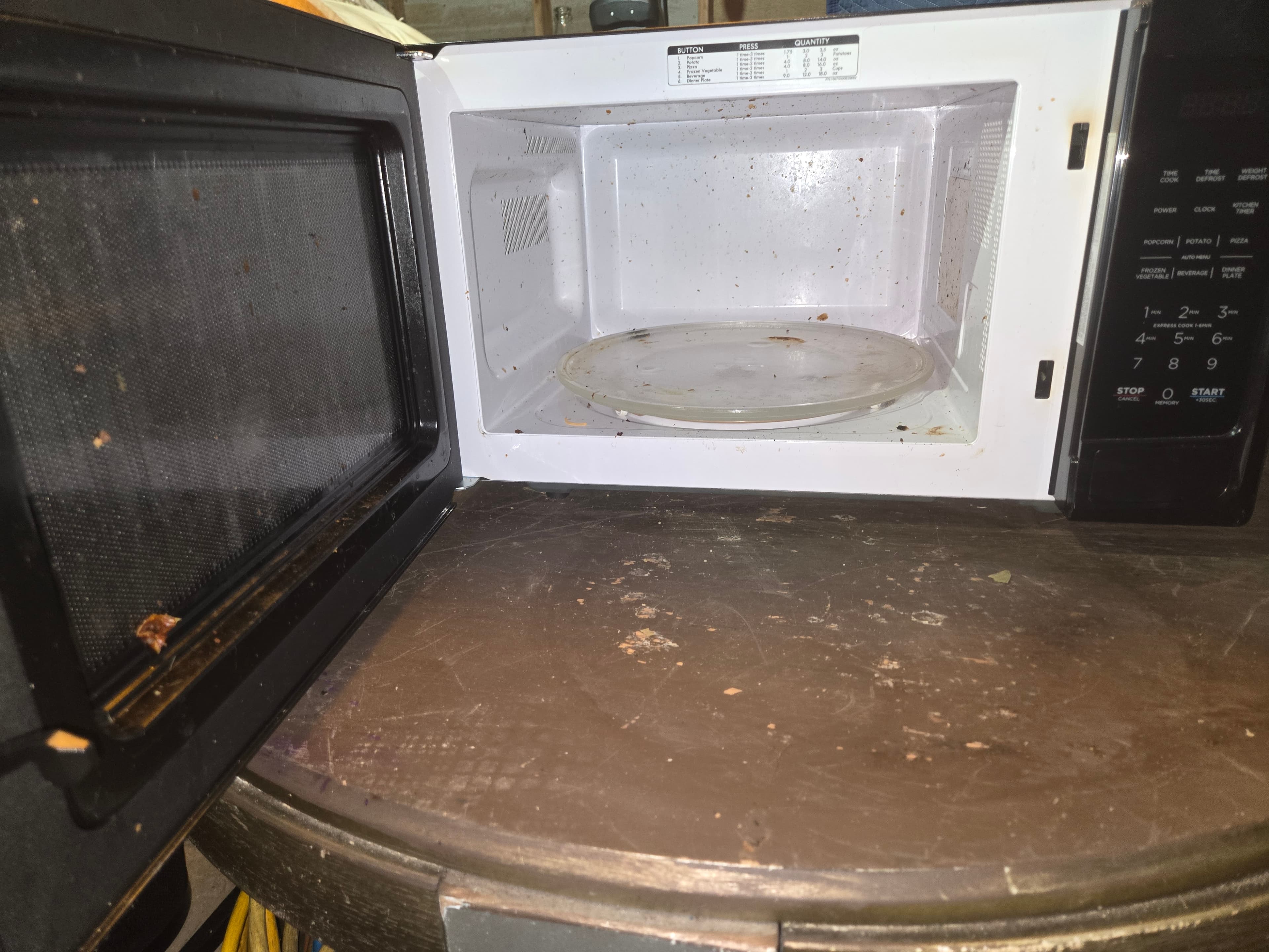 Black Countertop Microwave with Digital Controls - Thumbnail 2