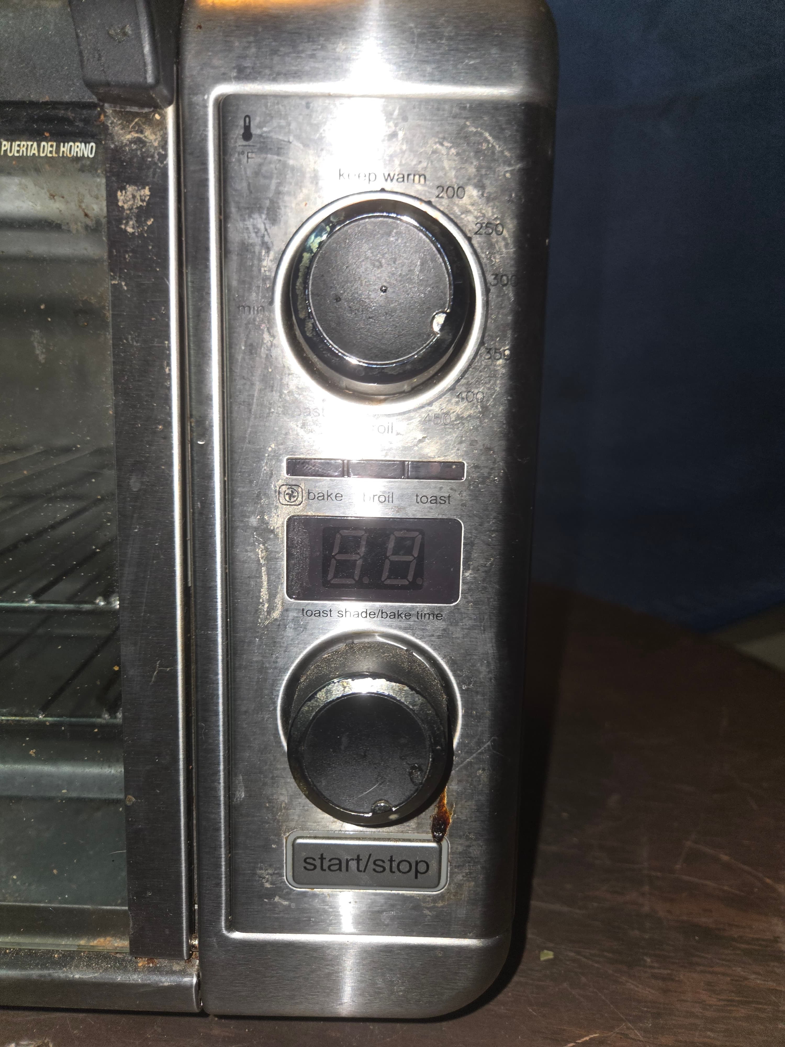 Black+Decker Toaster Oven with Bake and Broil Functions - Thumbnail 2