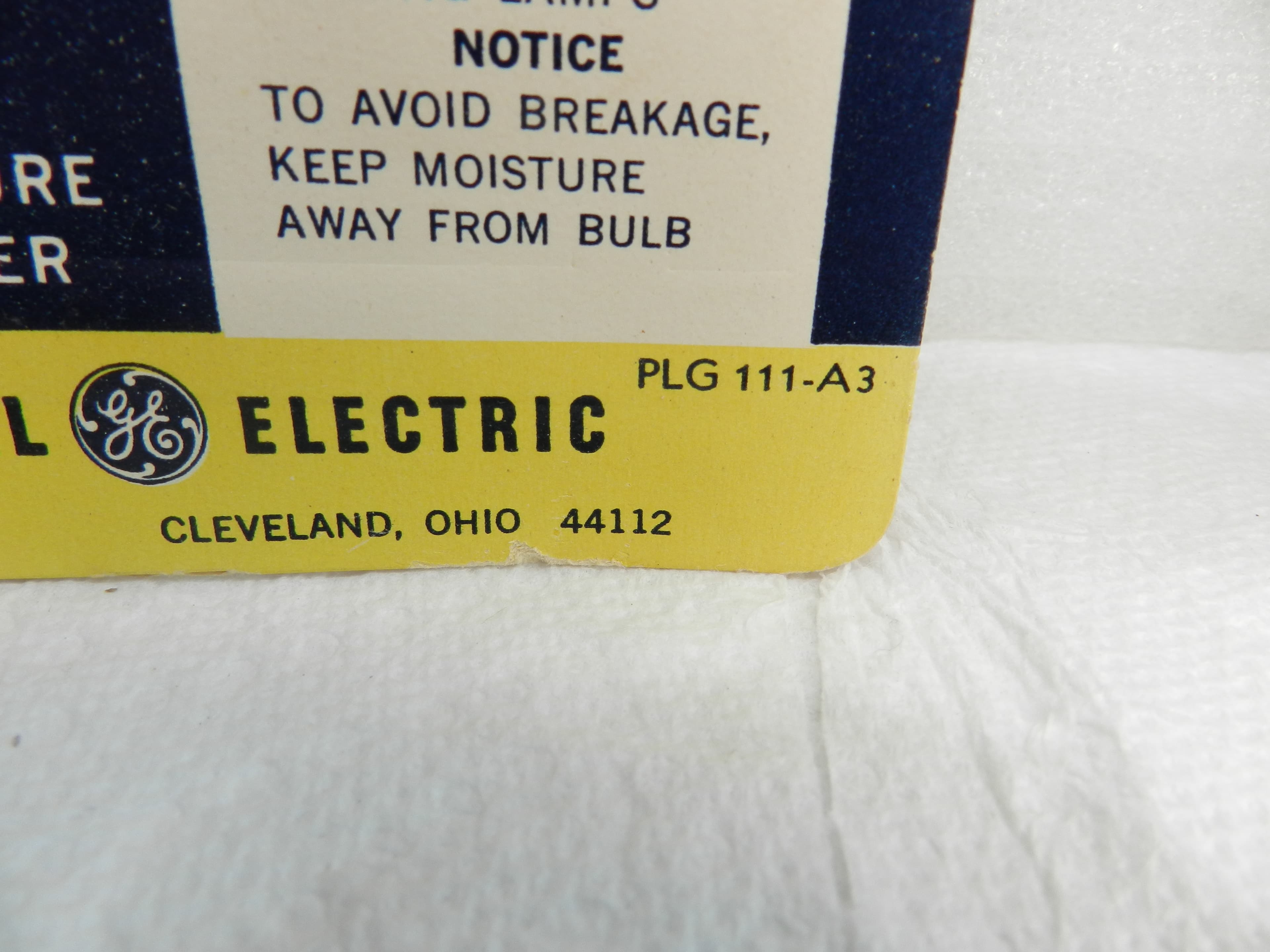 4 Vintage GE 40 Watt High Intensity Light Bulbs PLG111-A3 (N23J) - Thumbnail 3