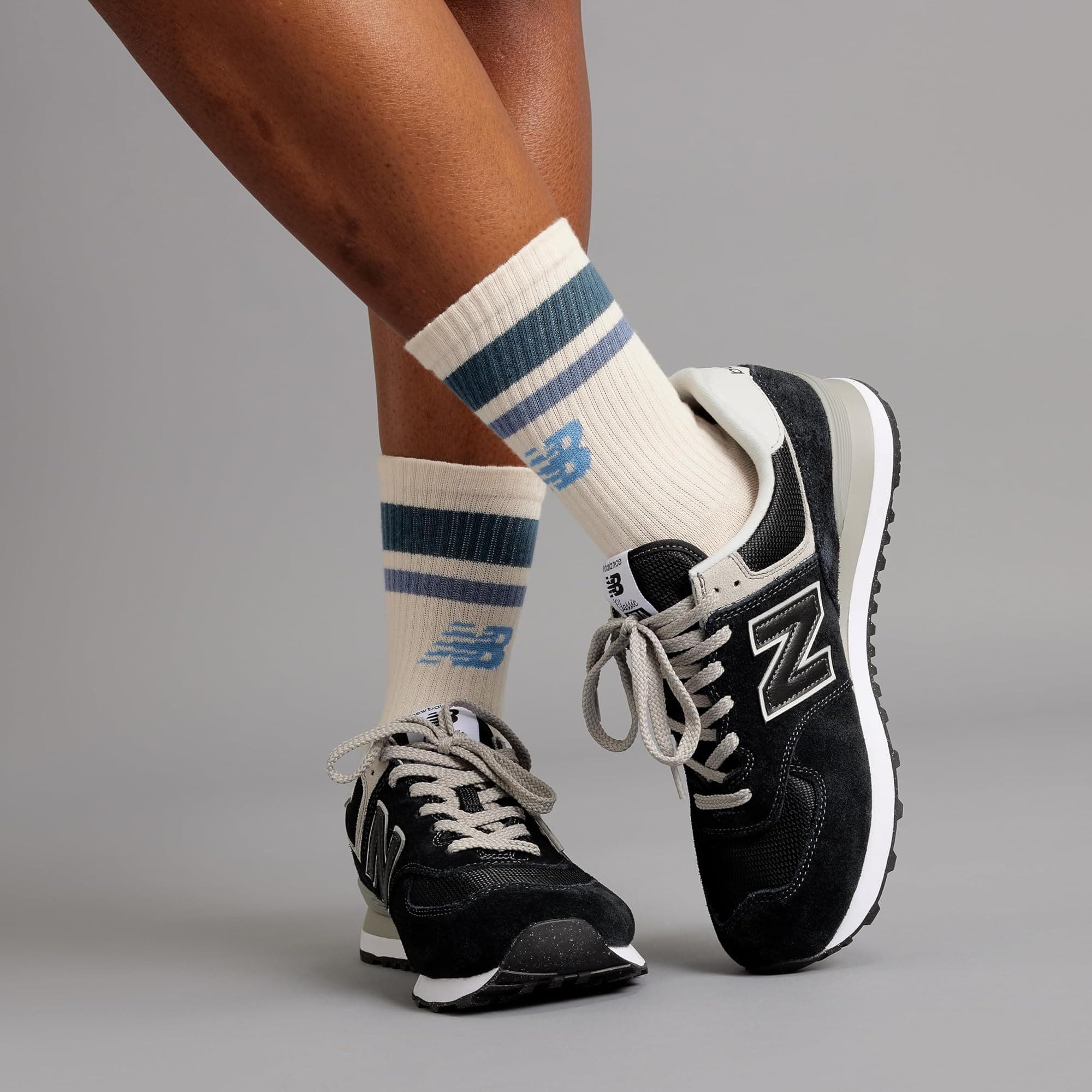 New Balance Men's Sneaker - Black/White - 10 - Thumbnail 2