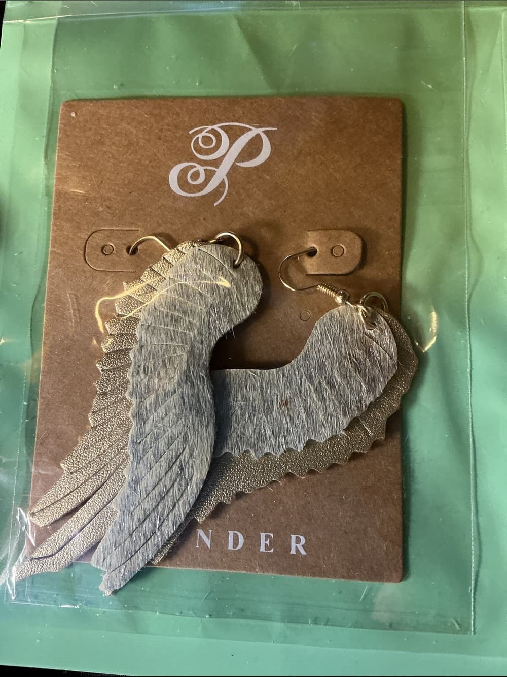 ★ Angel Wing Feather Earrings Gray Silver Boho Western Glam - Thumbnail 2