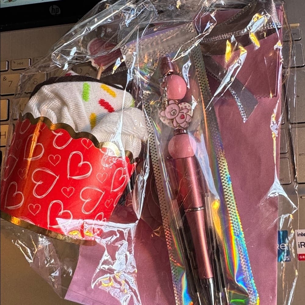 ★ Handmade Gift Bundle Beaded Pen Cupcake Socks Gift Bag Set - Thumbnail 4