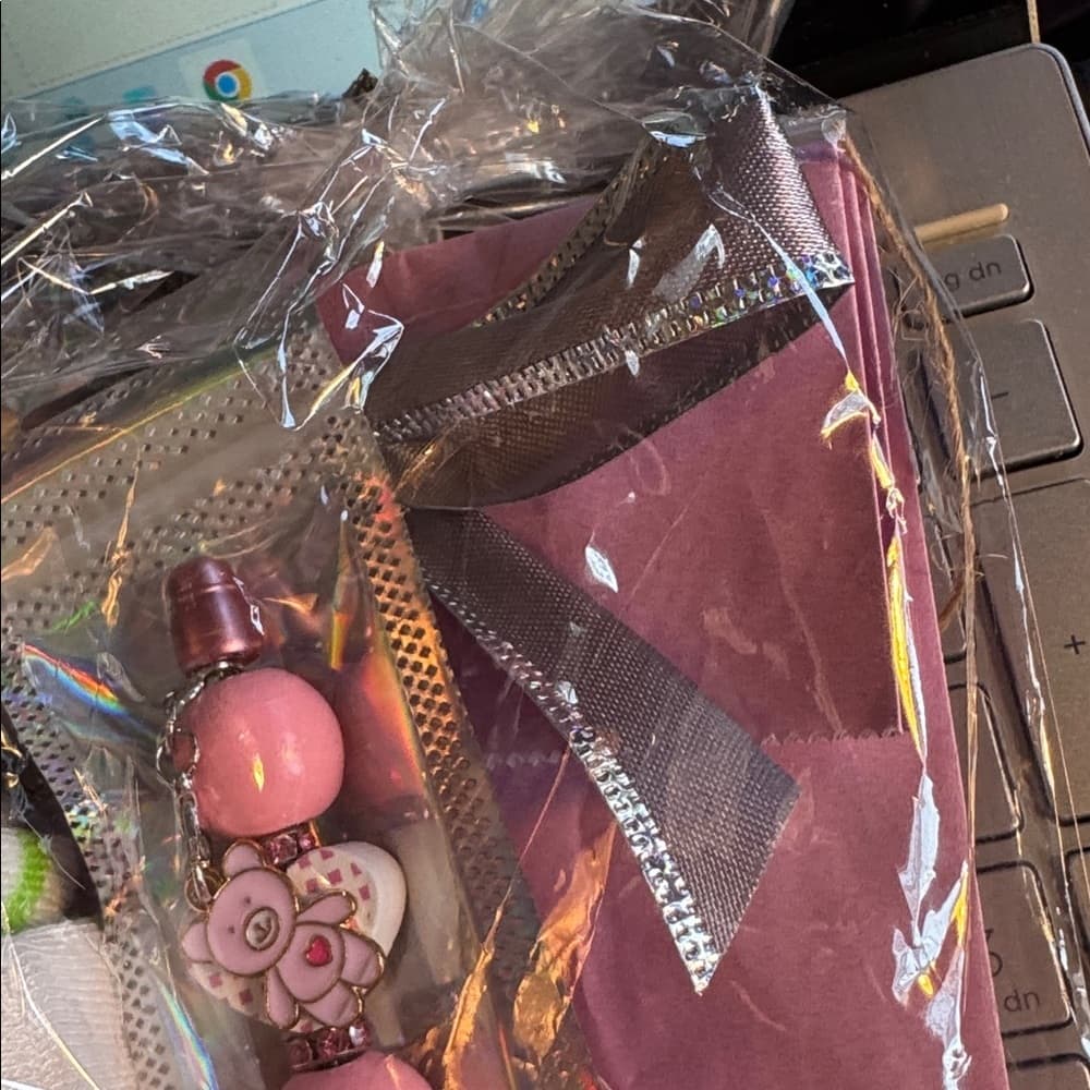 ★ Handmade Gift Bundle Beaded Pen Cupcake Socks Gift Bag Set - Thumbnail 3