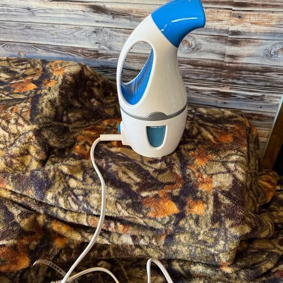 Portable Blue and White Garment Steamer - Thumbnail 10