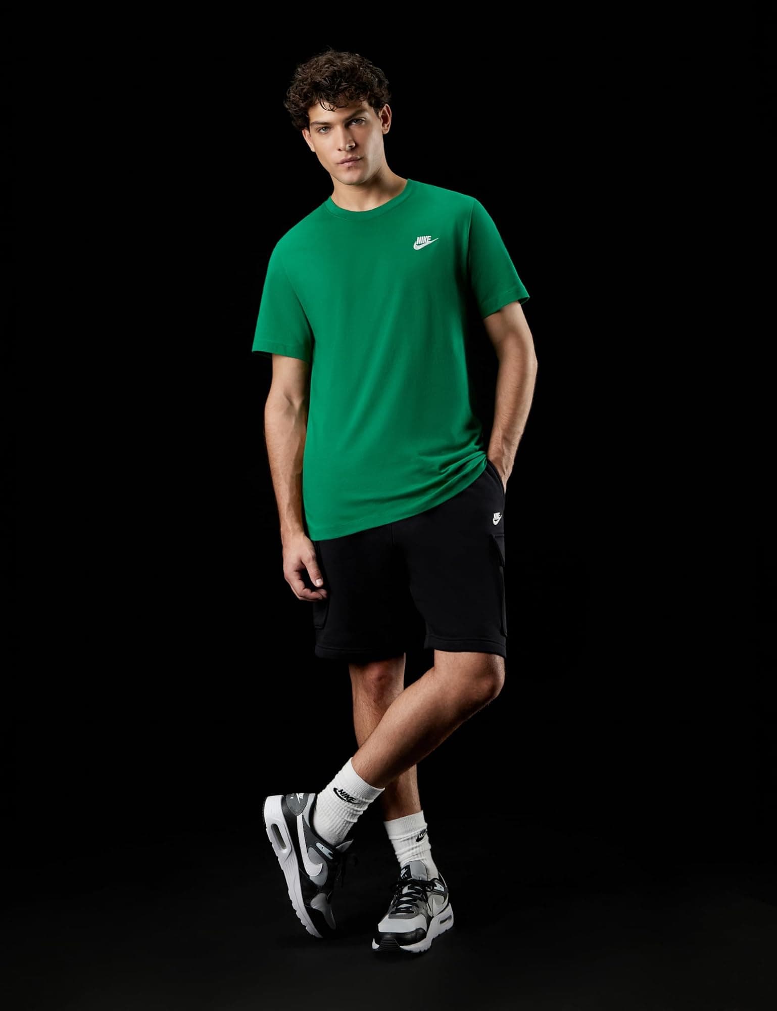 Nike Men's Sportswear Club T-Shirt - Green - M - Thumbnail 3