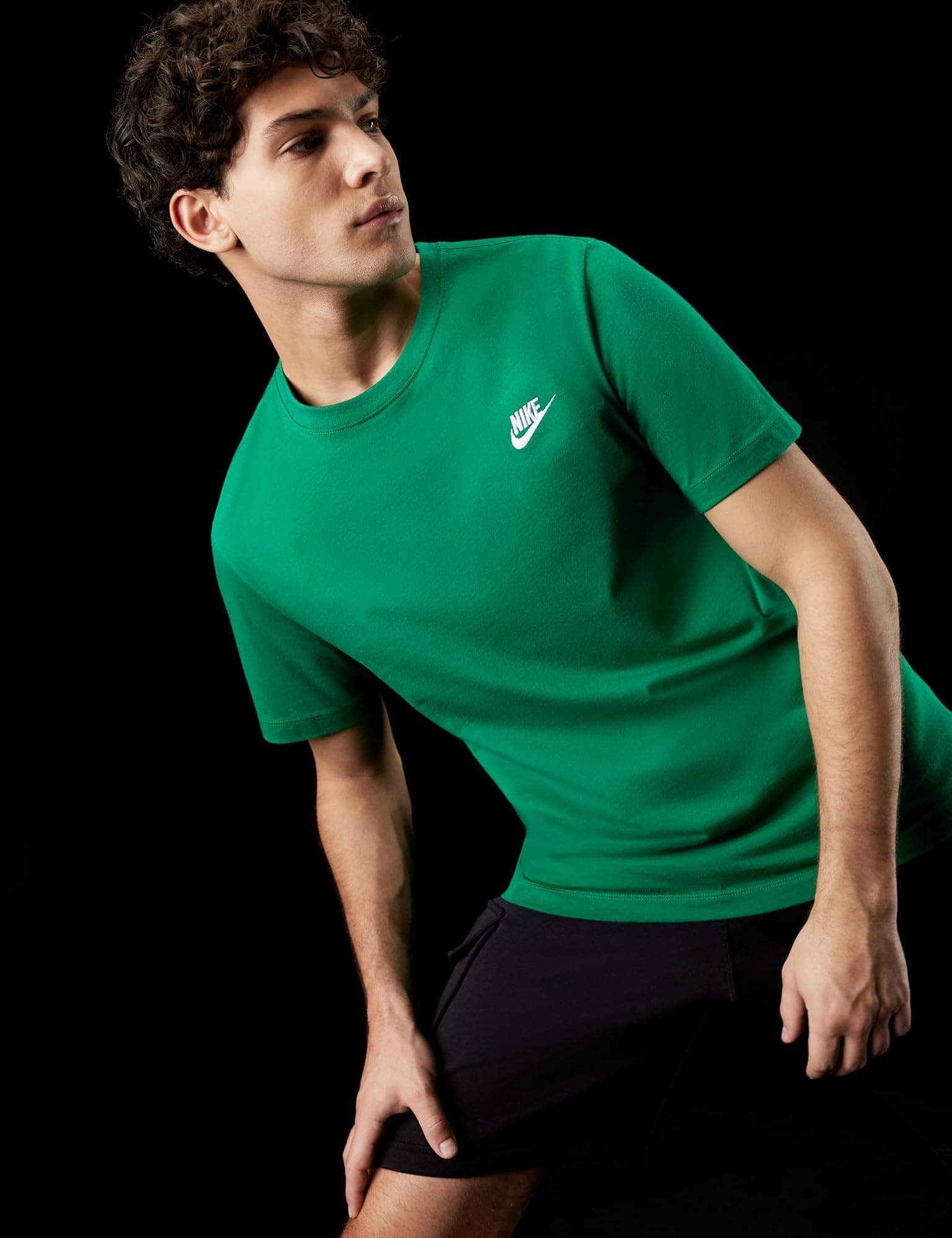Nike Men's Sportswear Club T-Shirt - Green - M - Thumbnail 2