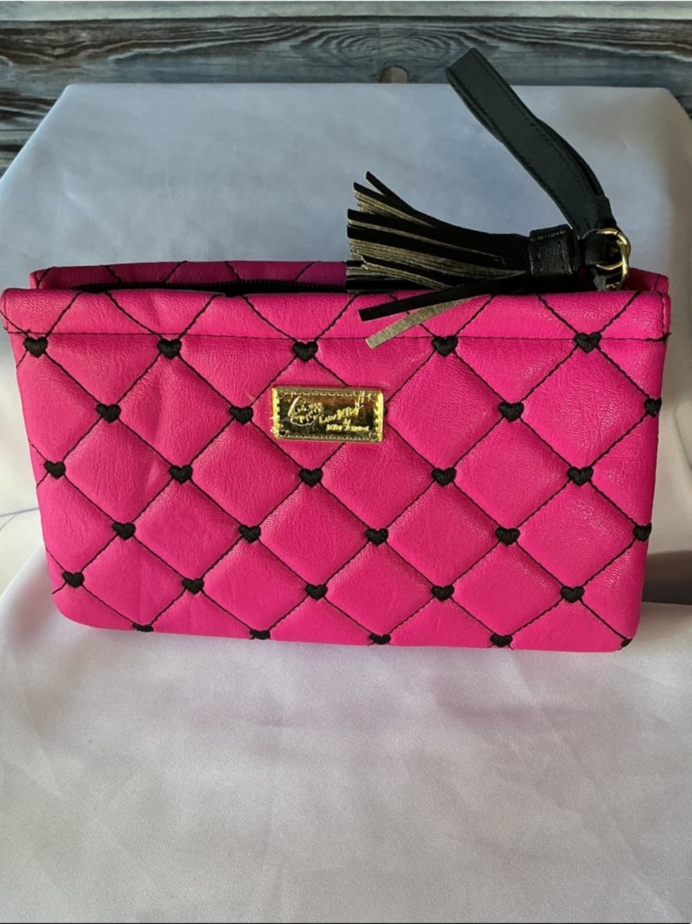 ⭐ Betsey Johnson Hot Pink Quilted Wristlet Cosmetic Bag Tassel Pouch - Thumbnail 10