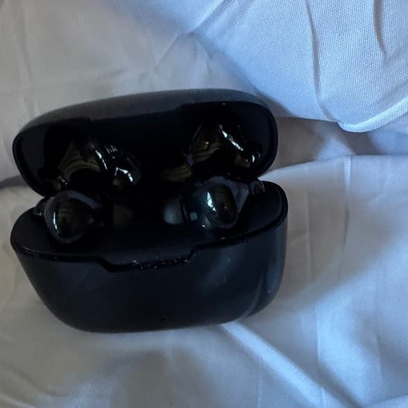Black Wireless Earbuds with Charging Case - Thumbnail 4