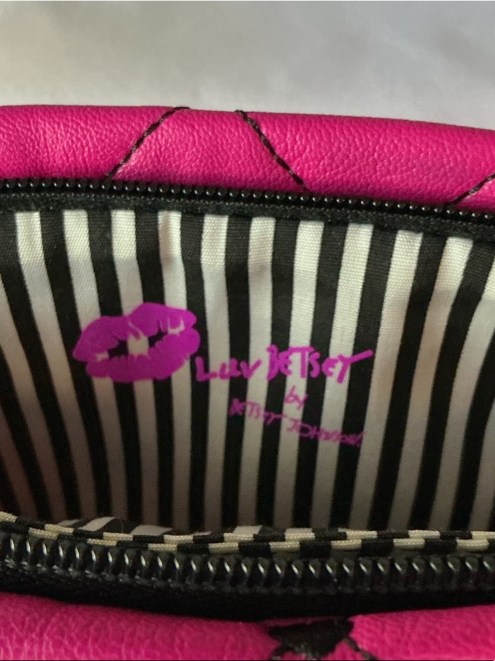 ⭐ Betsey Johnson Hot Pink Quilted Wristlet Cosmetic Bag Tassel Pouch - Thumbnail 5