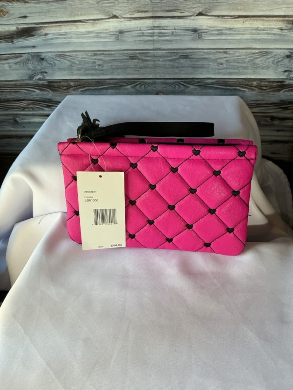 ⭐ Betsey Johnson Hot Pink Quilted Wristlet Cosmetic Bag Tassel Pouch - Thumbnail 9