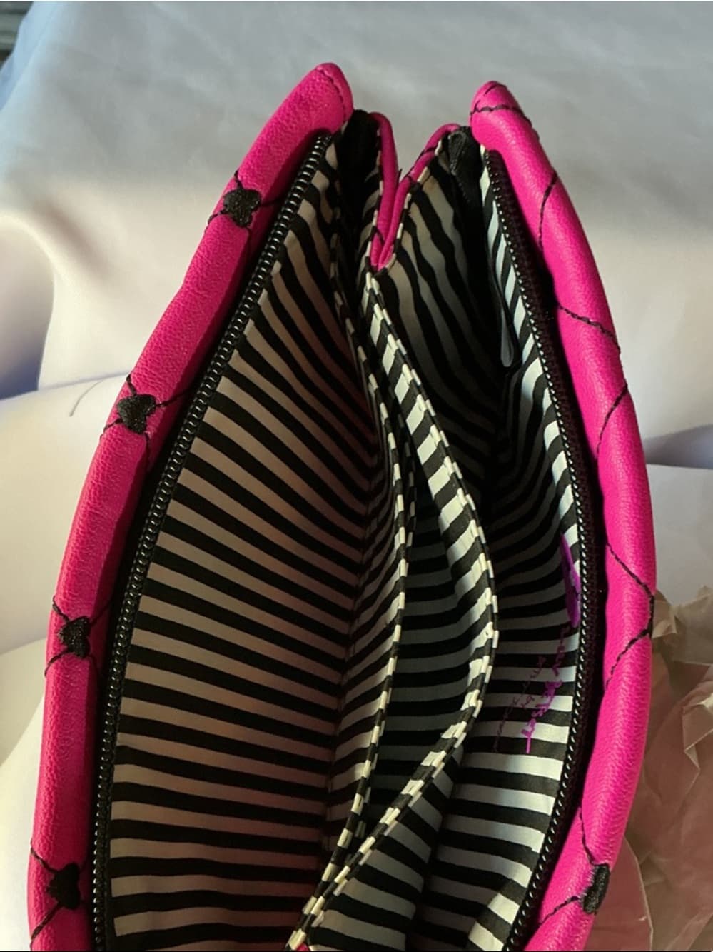 ⭐ Betsey Johnson Hot Pink Quilted Wristlet Cosmetic Bag Tassel Pouch - Thumbnail 4