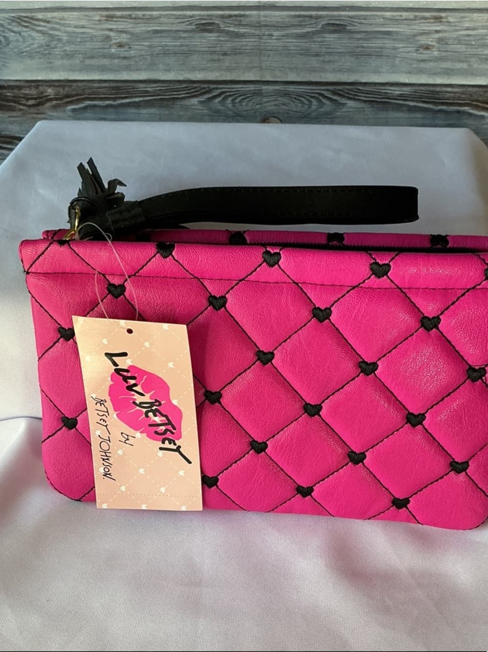 ⭐ Betsey Johnson Hot Pink Quilted Wristlet Cosmetic Bag Tassel Pouch - Thumbnail 2